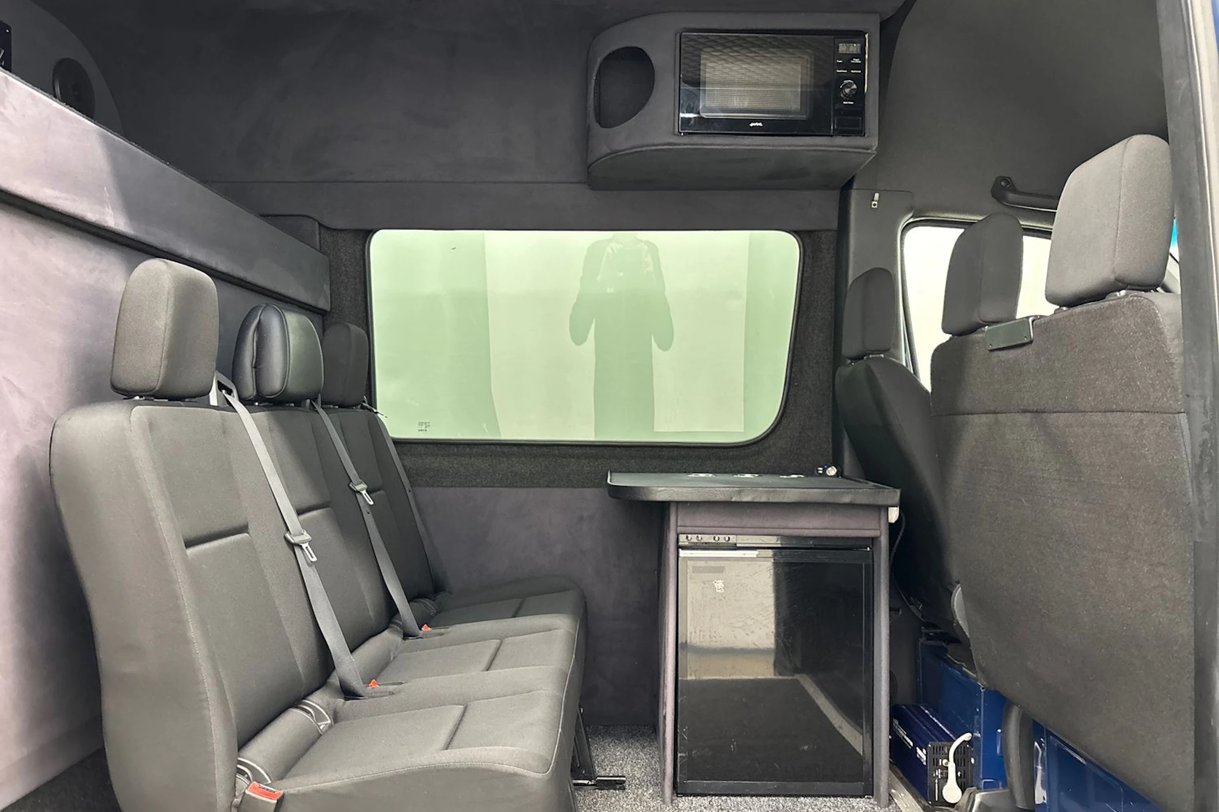 sininen Mercedes-Benz Sprinter 2019 kuva 23.