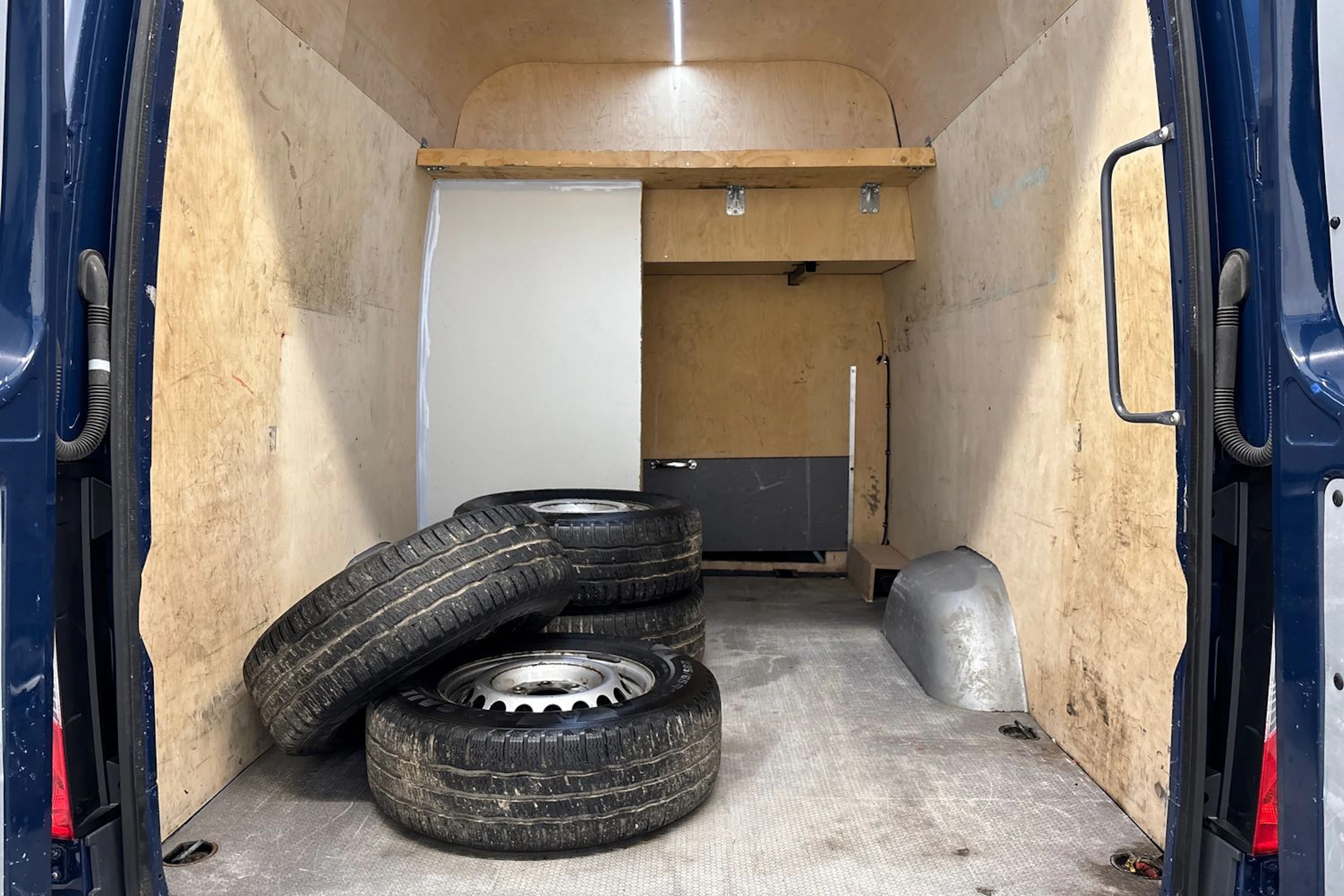 sininen Mercedes-Benz Sprinter 2019 kuva 27.