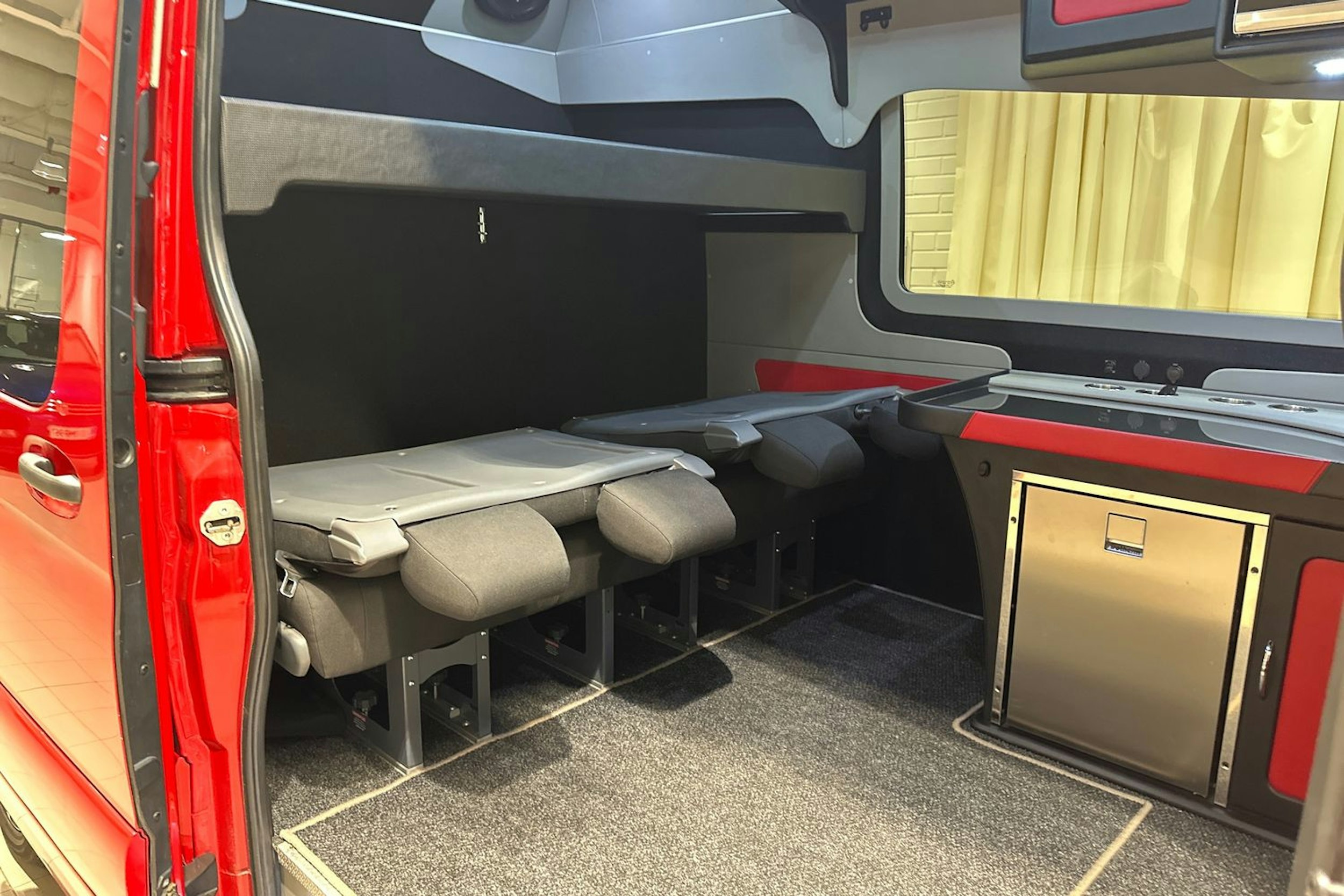 Punainen Mercedes-Benz SPRINTER 2019 kuva 35.