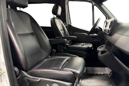 valkoinen Mercedes-Benz Sprinter 2019 kuva 8.