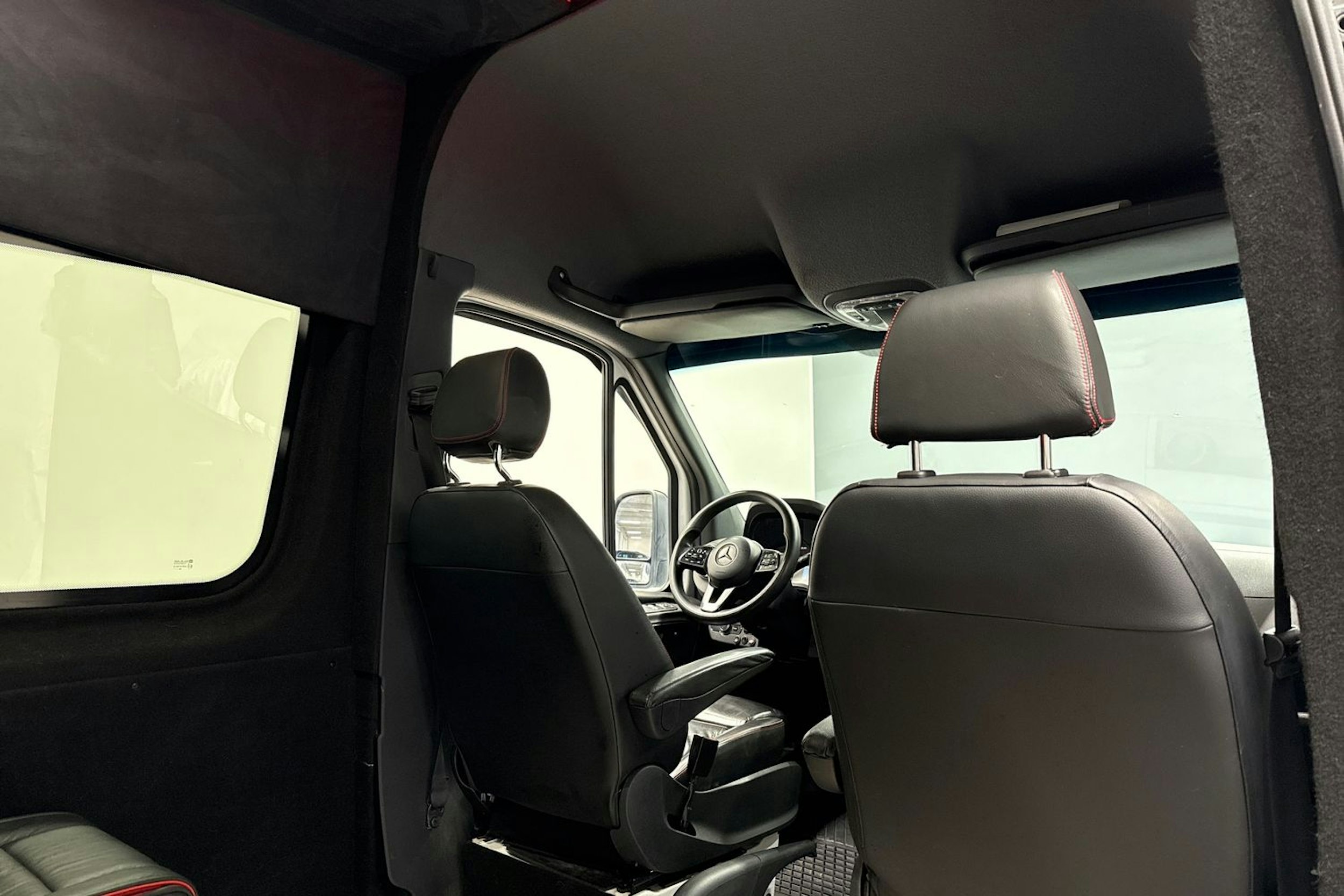 valkoinen Mercedes-Benz Sprinter 2019 kuva 11.
