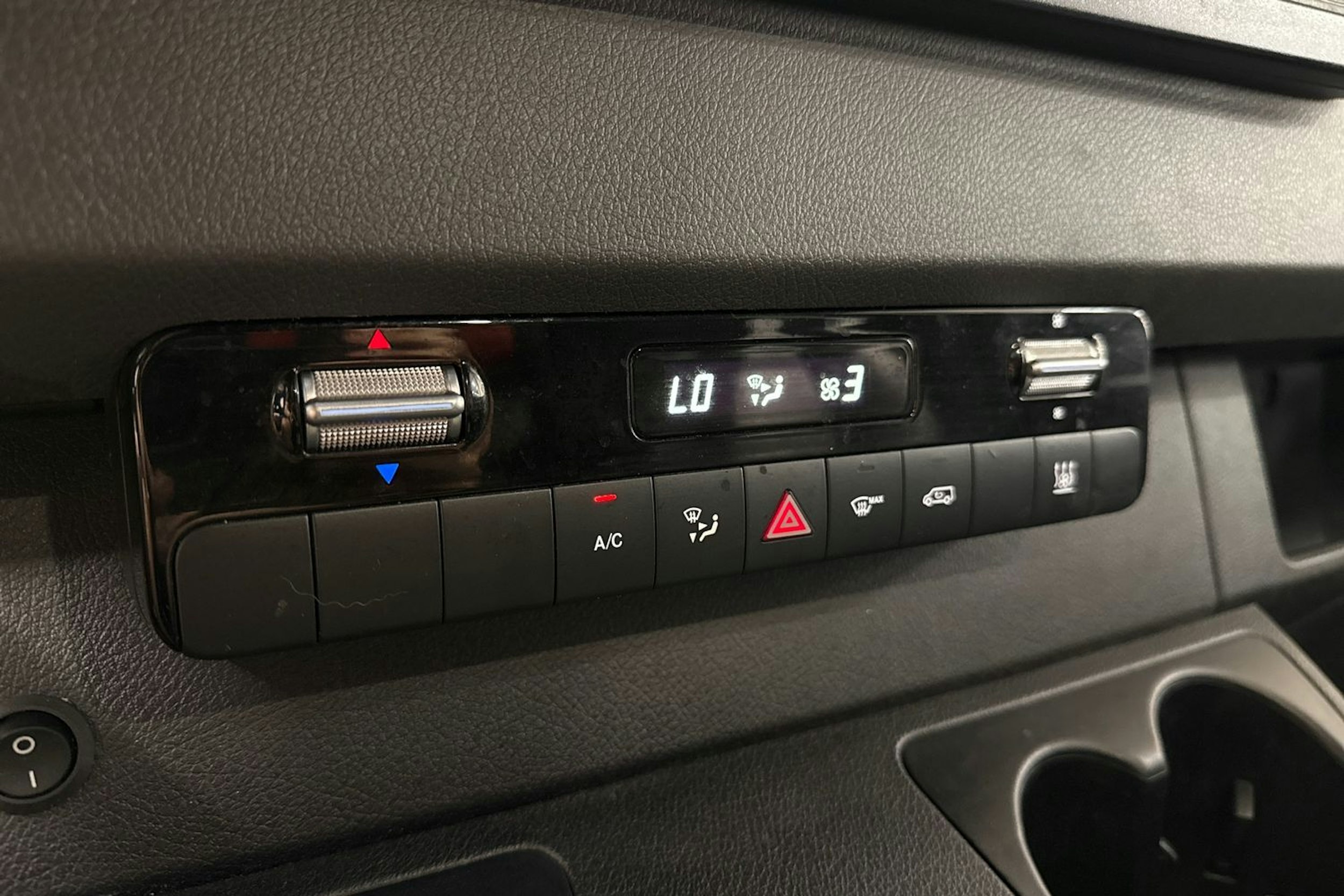 valkoinen Mercedes-Benz Sprinter 2019 kuva 20.