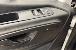 valkoinen Mercedes-Benz Sprinter 2019 kuva 21.