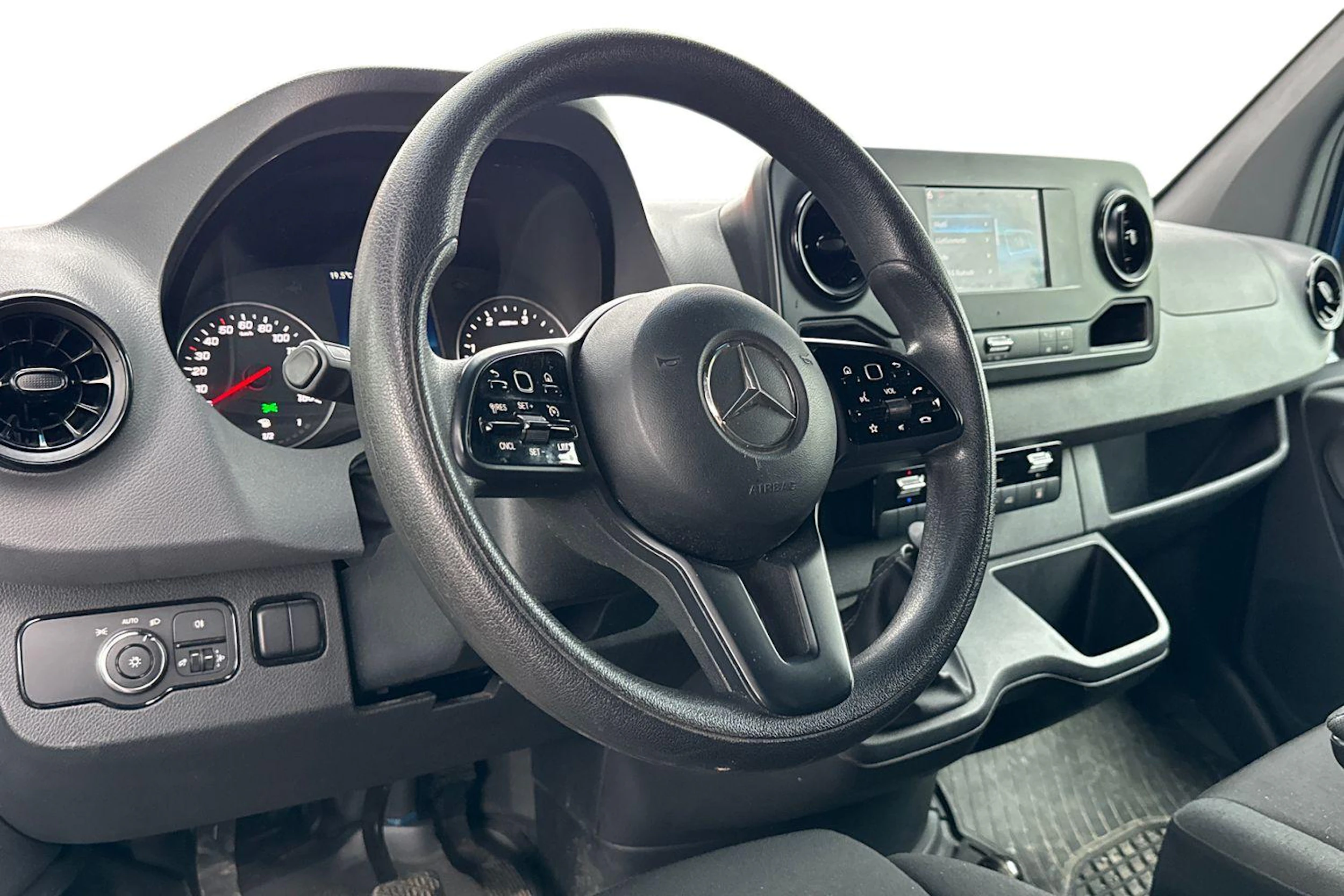 sininen Mercedes-Benz Sprinter 2019 kuva 3.