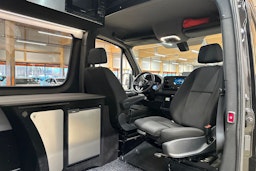musta Mercedes-Benz Sprinter 2019 kuva 11.