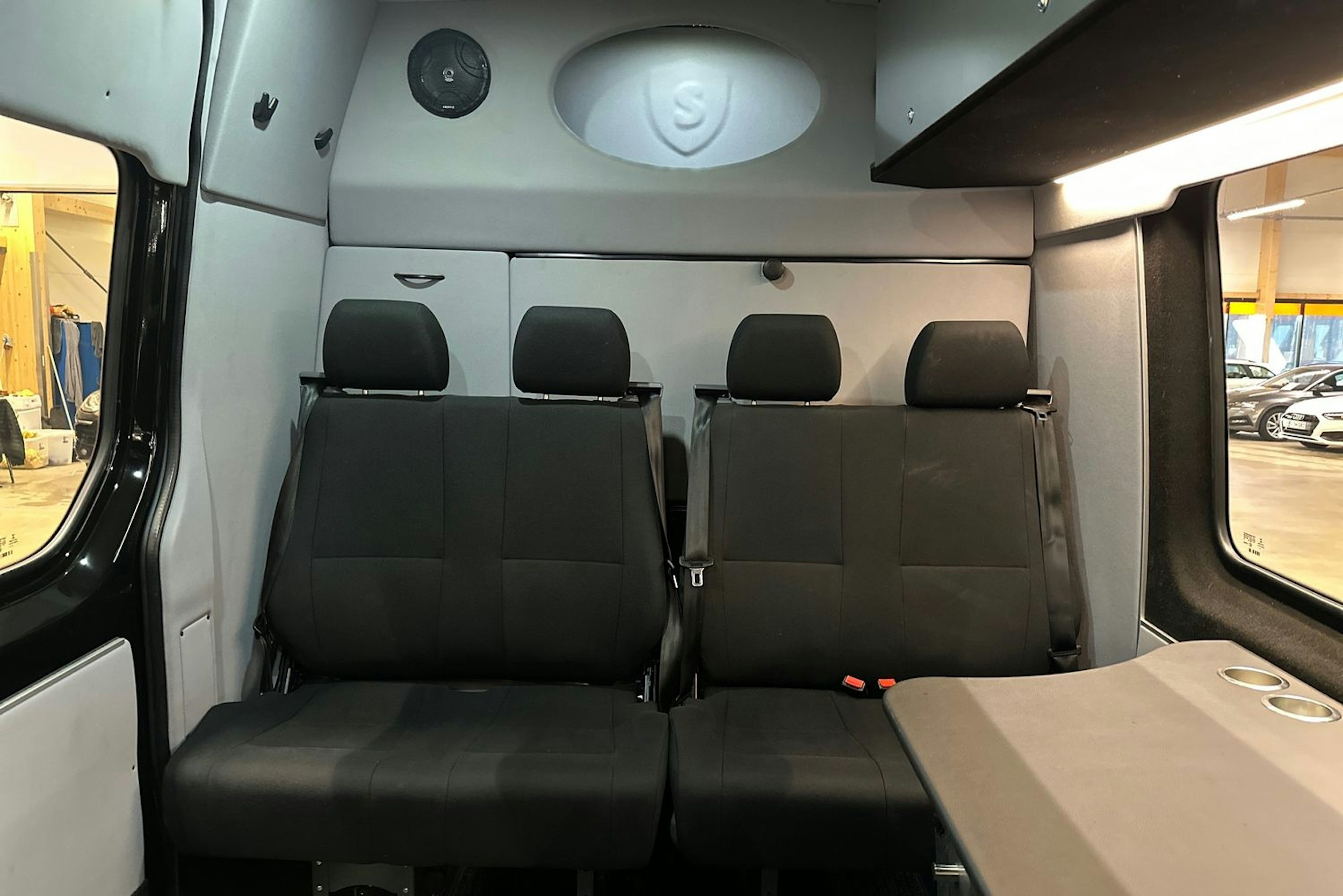 musta Mercedes-Benz Sprinter 2019 kuva 12.