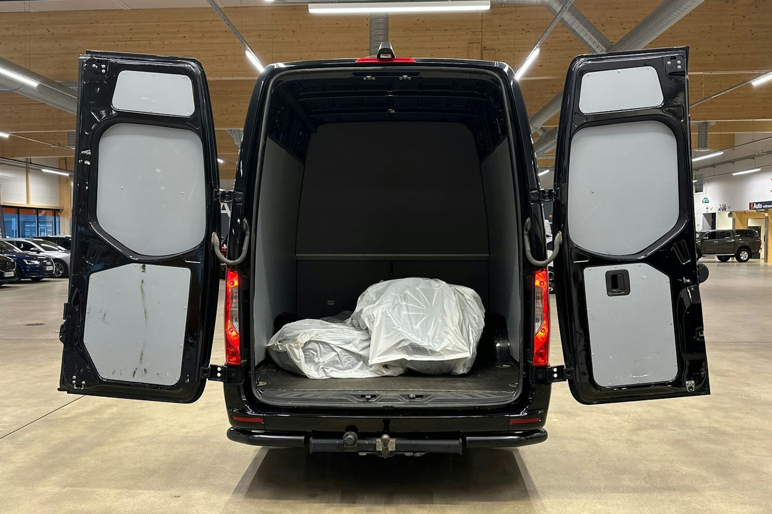 musta Mercedes-Benz Sprinter 2019 kuva 28.