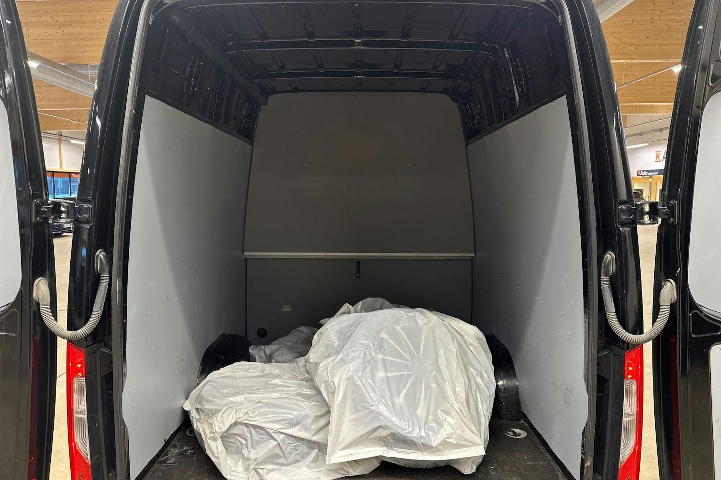 musta Mercedes-Benz Sprinter 2019 kuva 29.