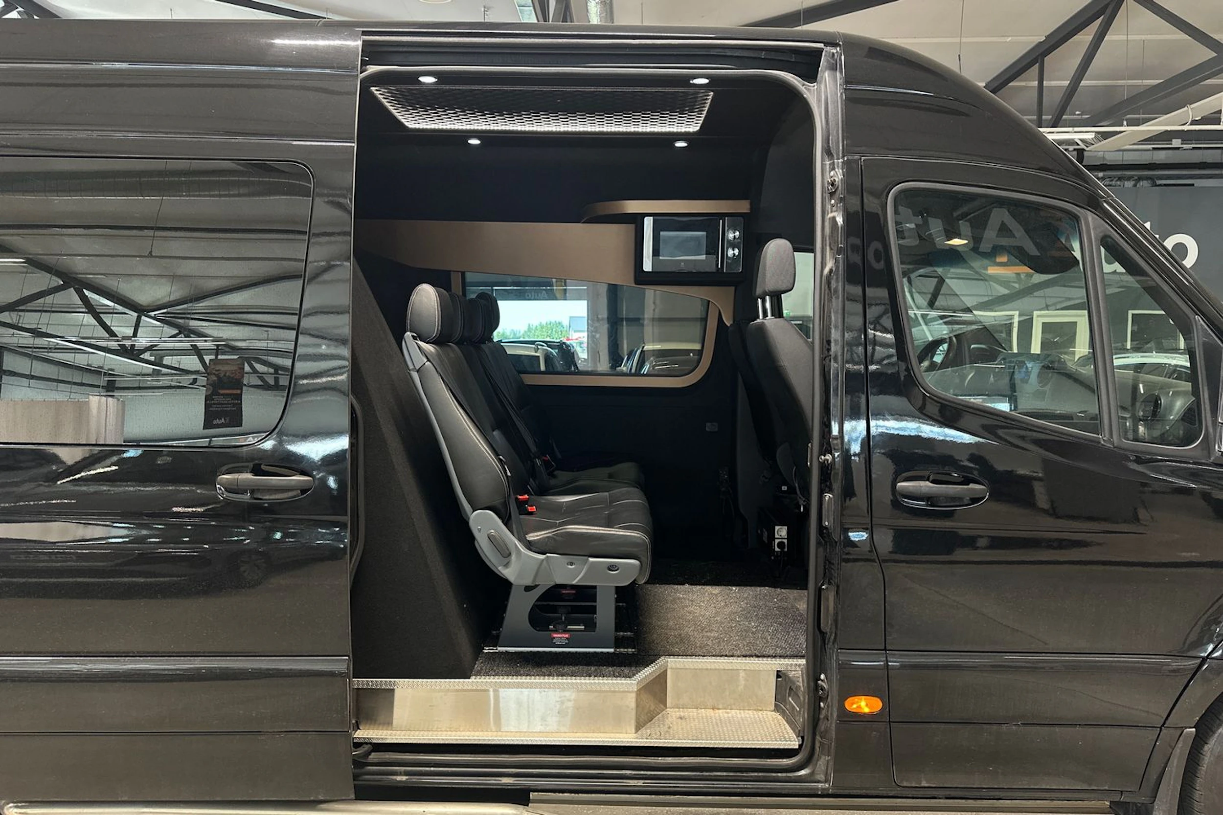 musta Mercedes-Benz Sprinter 2019 kuva 4.