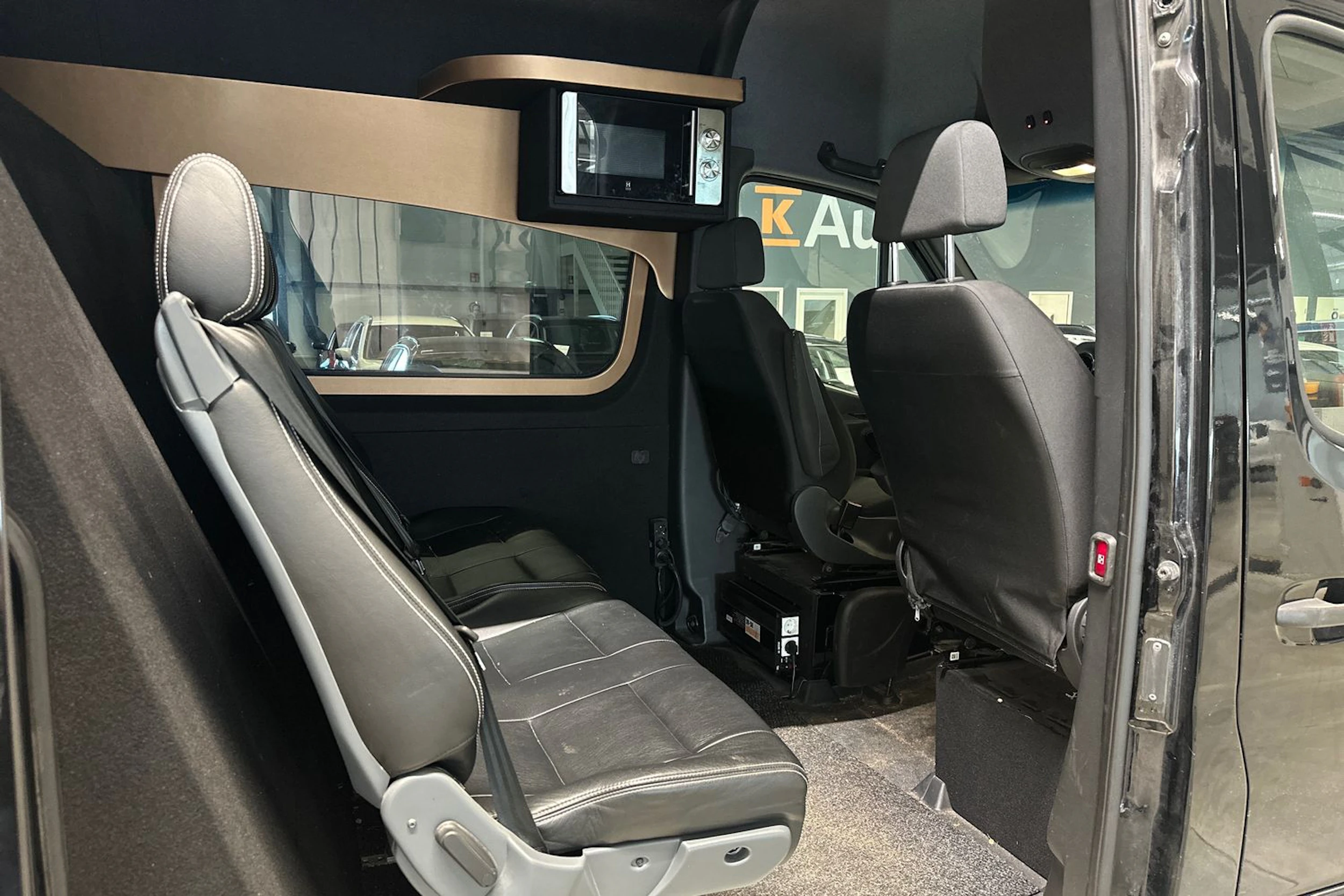 musta Mercedes-Benz Sprinter 2019 kuva 6.