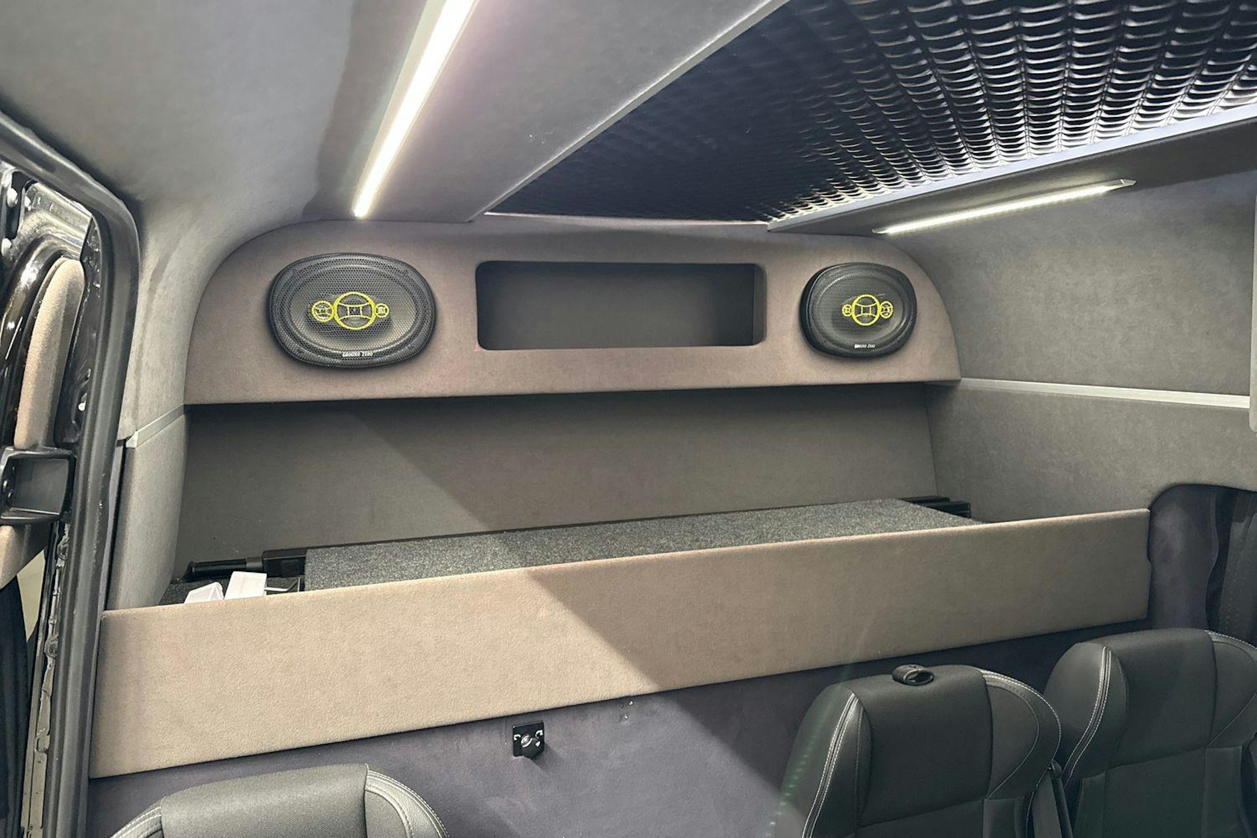 met. musta Mercedes-Benz Sprinter 2019 kuva 12.