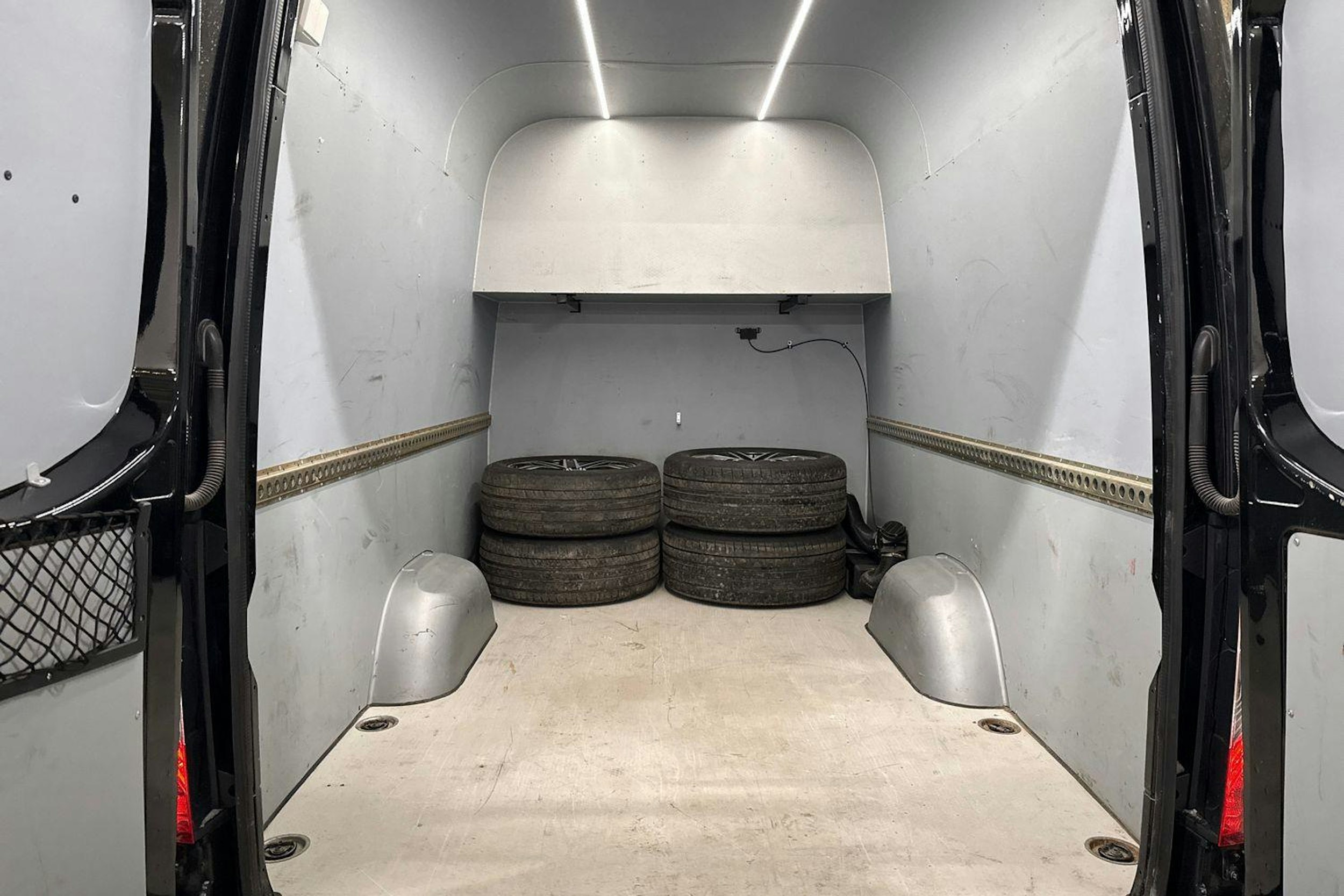 met. musta Mercedes-Benz Sprinter 2019 kuva 14.