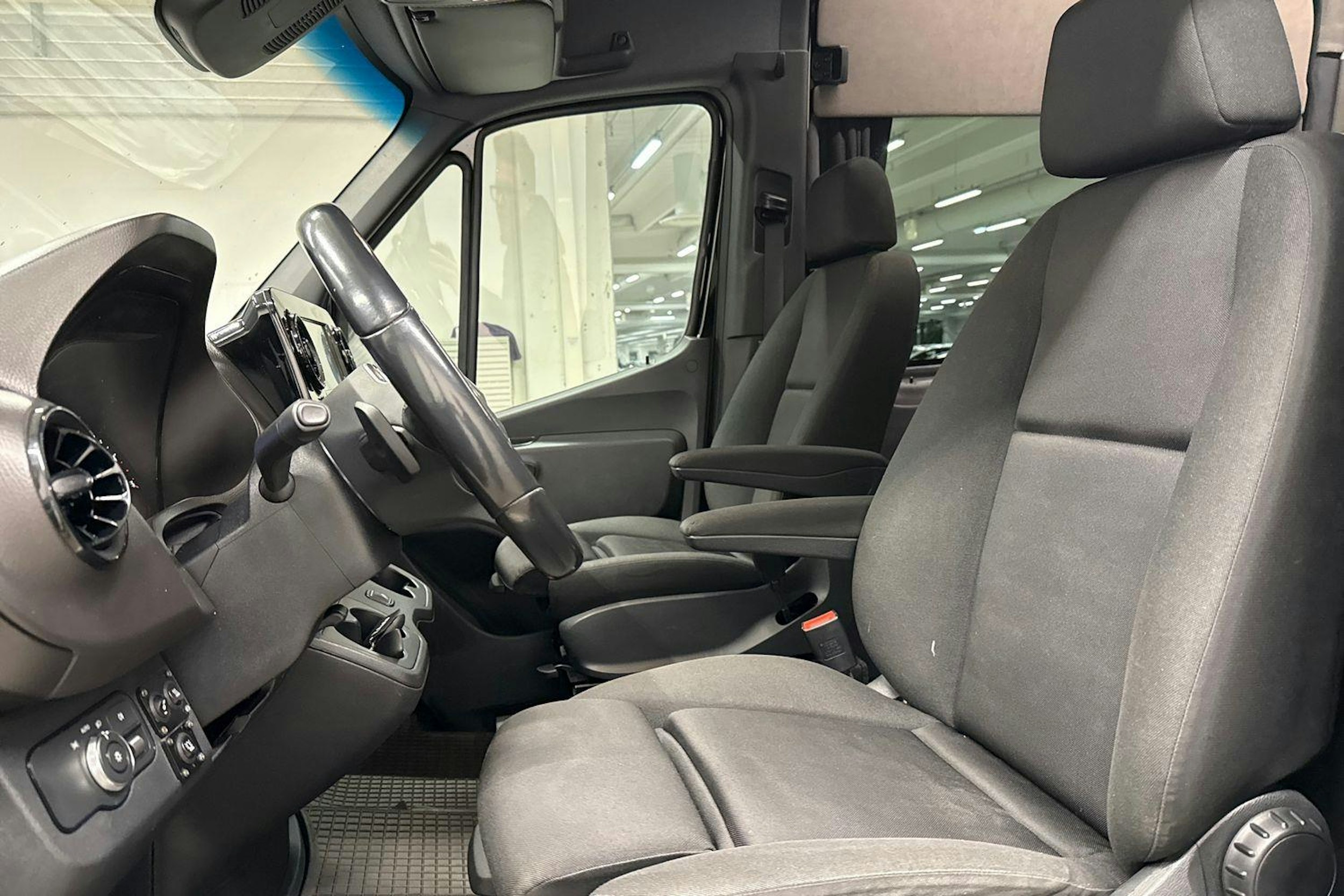met. musta Mercedes-Benz Sprinter 2019 kuva 16.