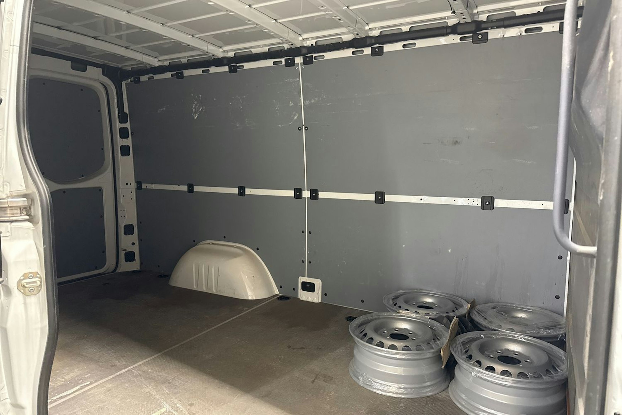 valkoinen Mercedes-Benz Sprinter 2019 kuva 13.