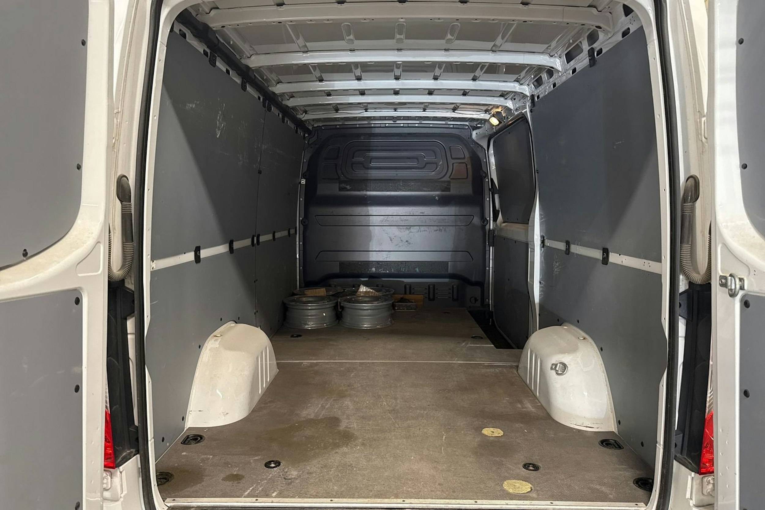 valkoinen Mercedes-Benz Sprinter 2019 kuva 14.