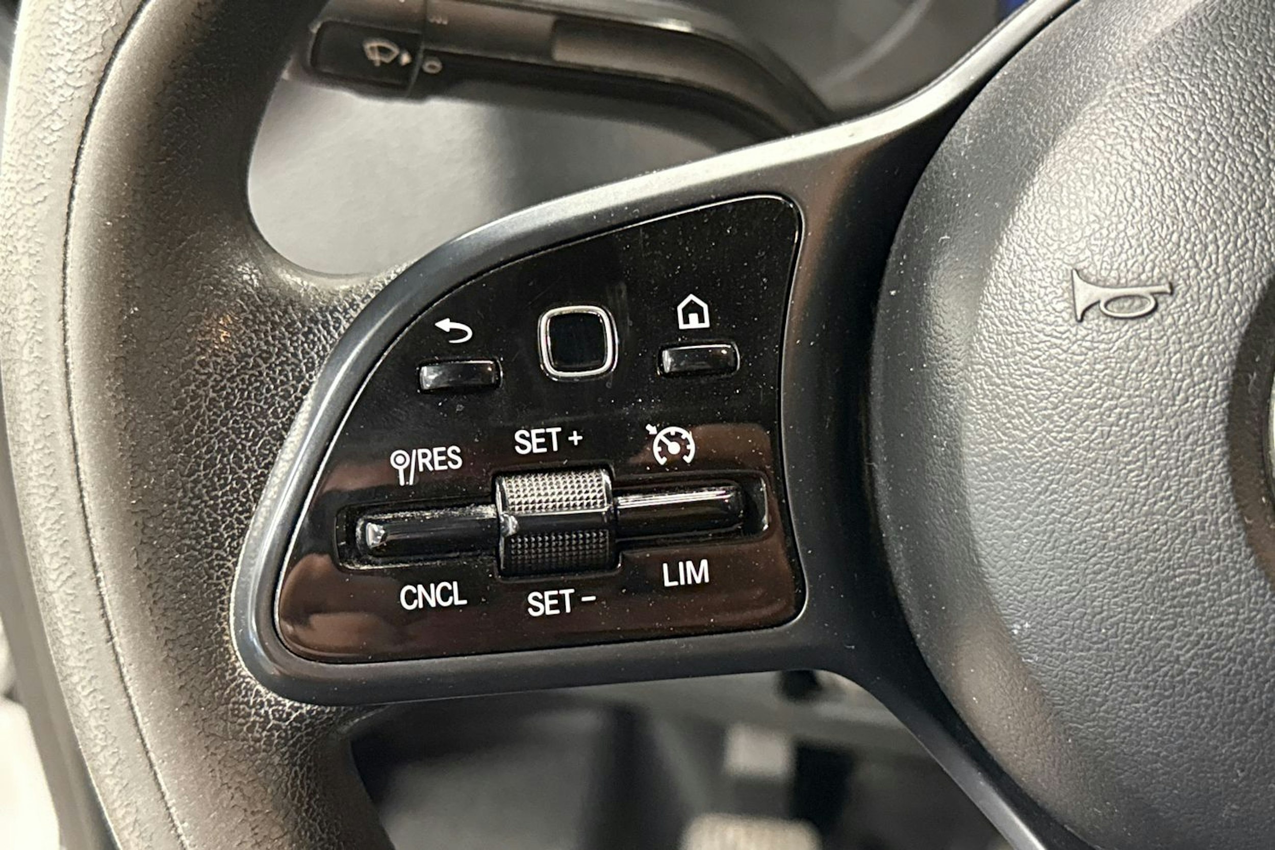 valkoinen Mercedes-Benz Sprinter 2019 kuva 15.