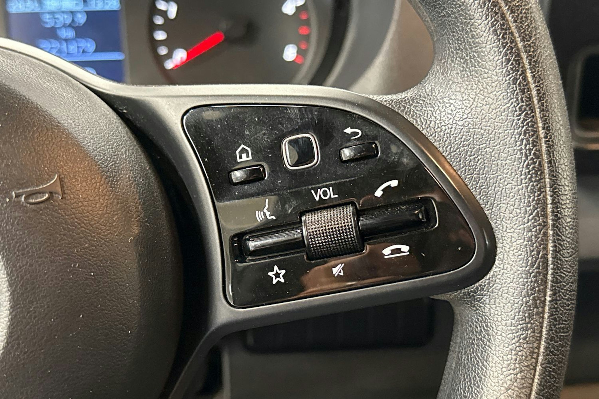 valkoinen Mercedes-Benz Sprinter 2019 kuva 16.