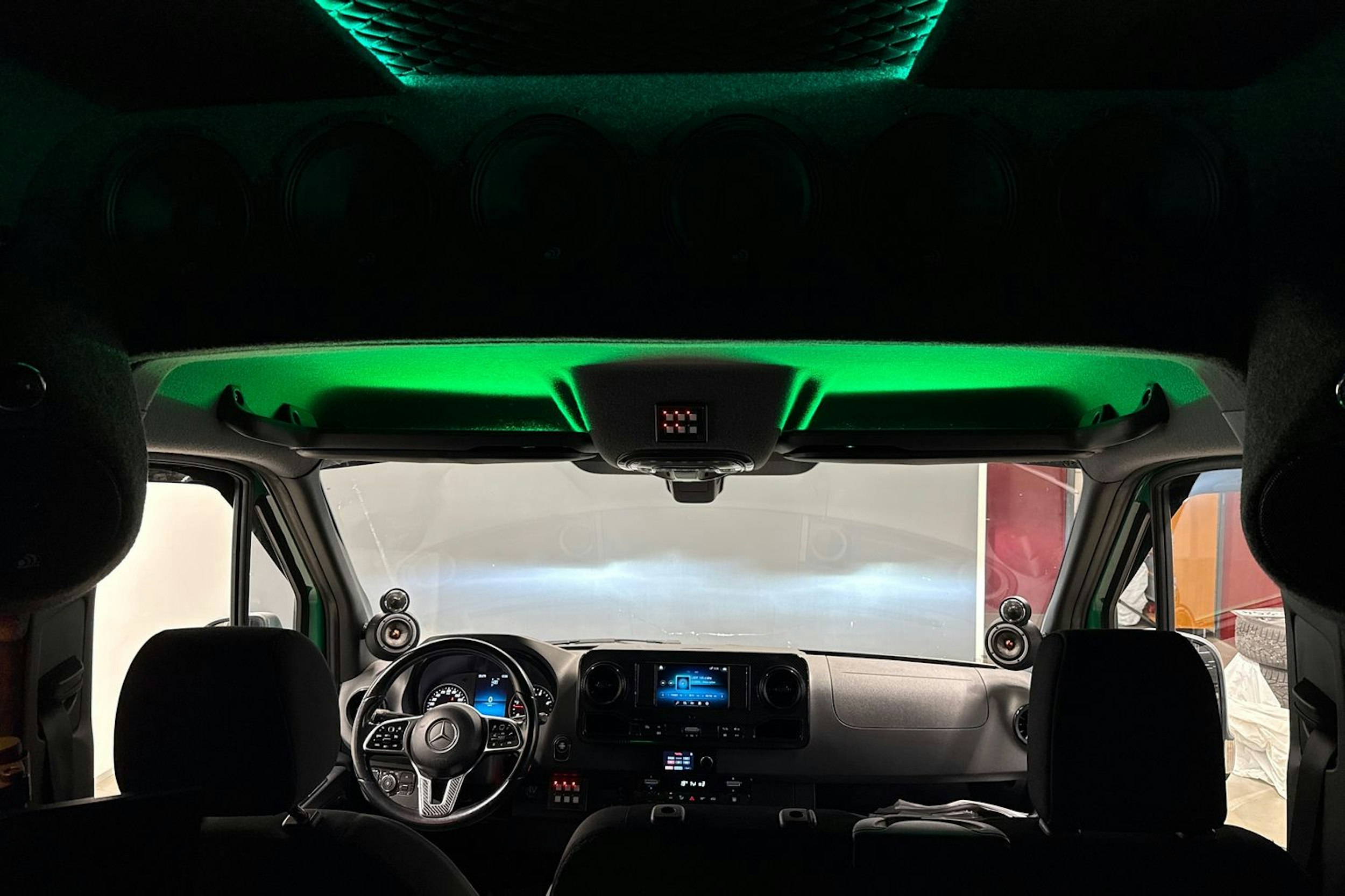 vihreä Mercedes-Benz Sprinter 2019 kuva 18.