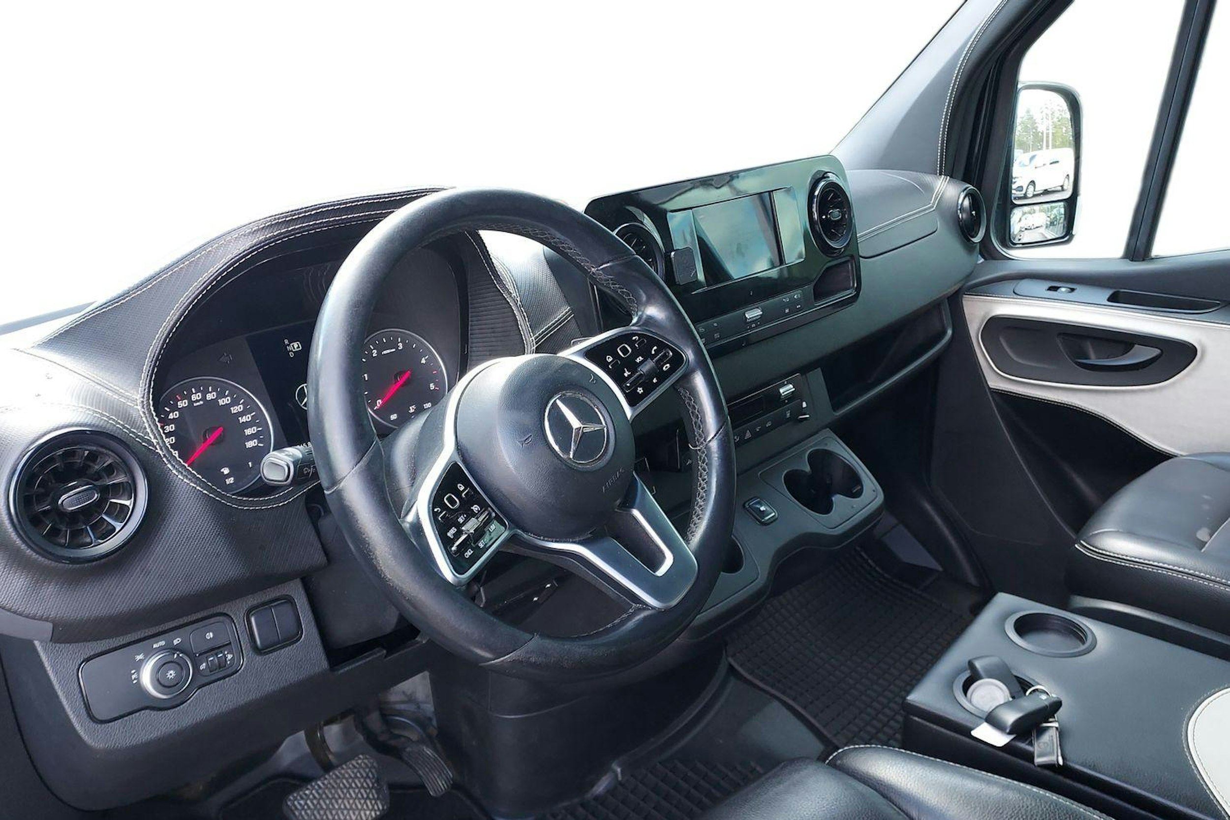 musta Mercedes-Benz Sprinter 2019 kuva 7.