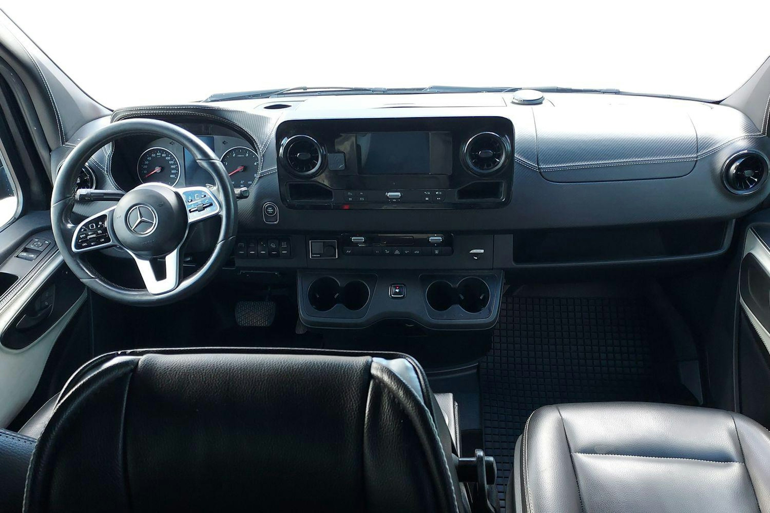 musta Mercedes-Benz Sprinter 2019 kuva 9.