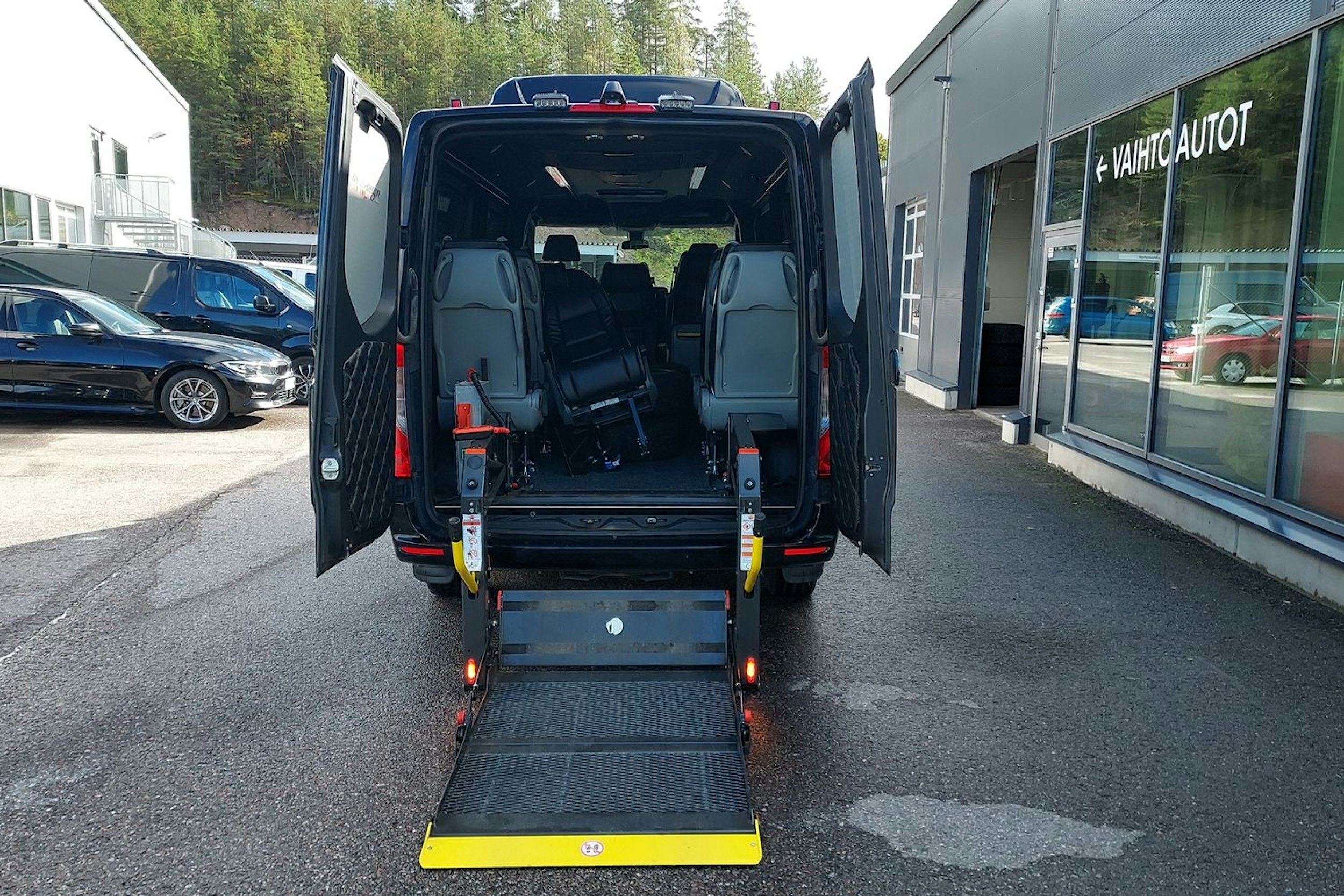 musta Mercedes-Benz Sprinter 2019 kuva 18.
