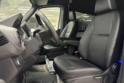 valkoinen Mercedes-Benz Sprinter 2019 kuva 4.