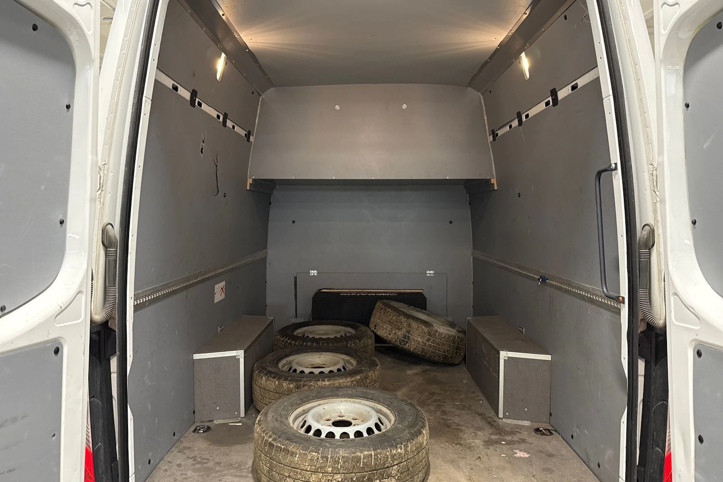 valkoinen Mercedes-Benz Sprinter 2019 kuva 7.