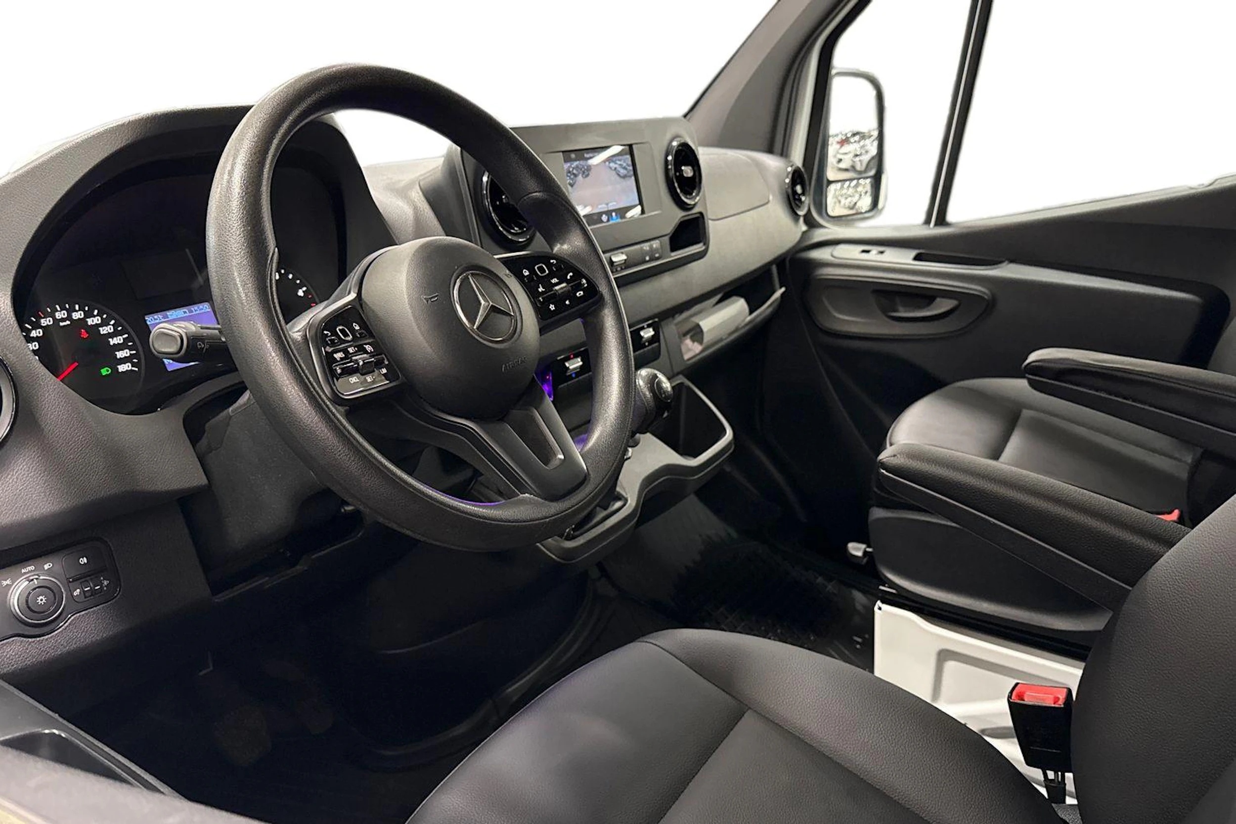 valkoinen Mercedes-Benz Sprinter 2019 kuva 8.