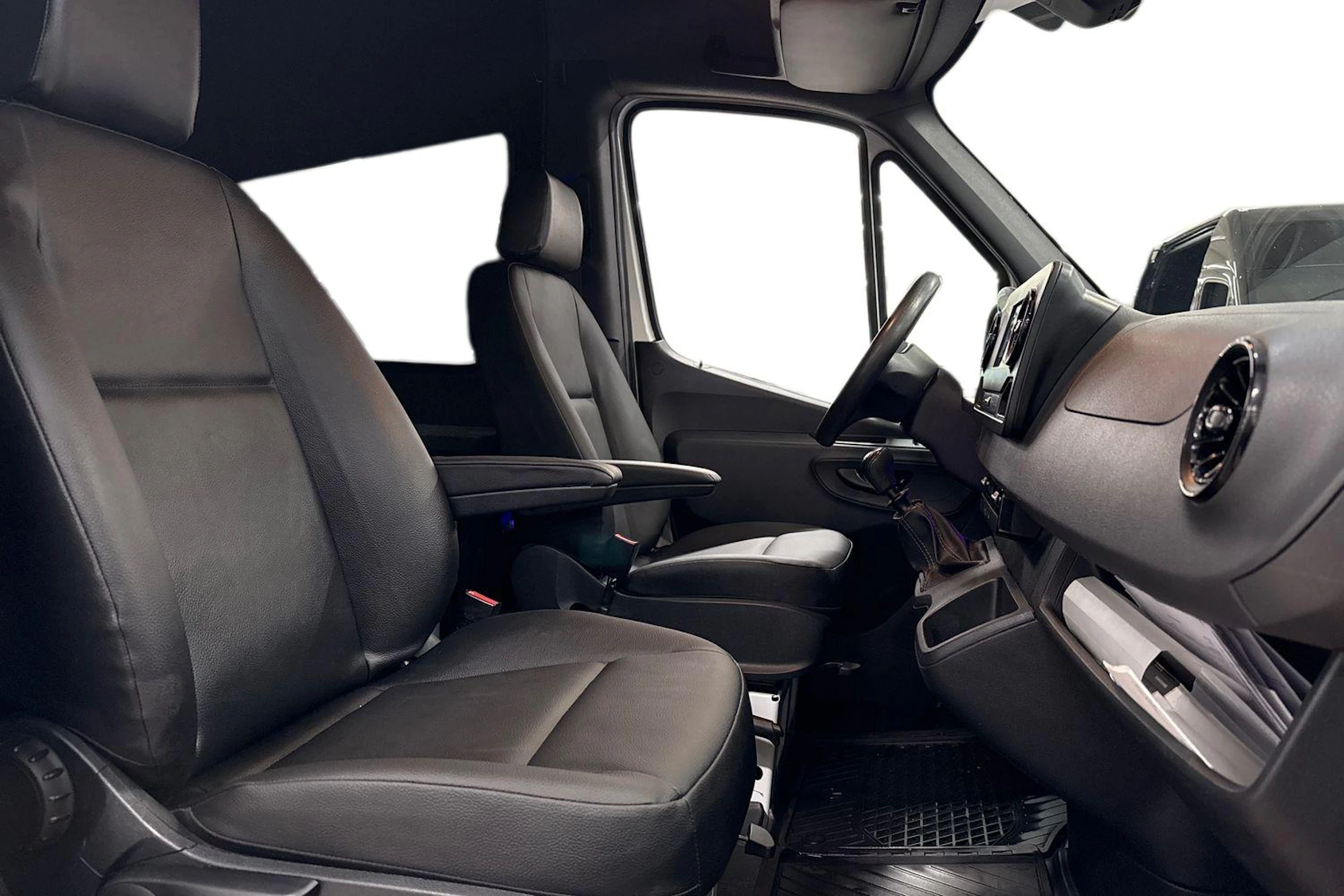 valkoinen Mercedes-Benz Sprinter 2019 kuva 11.