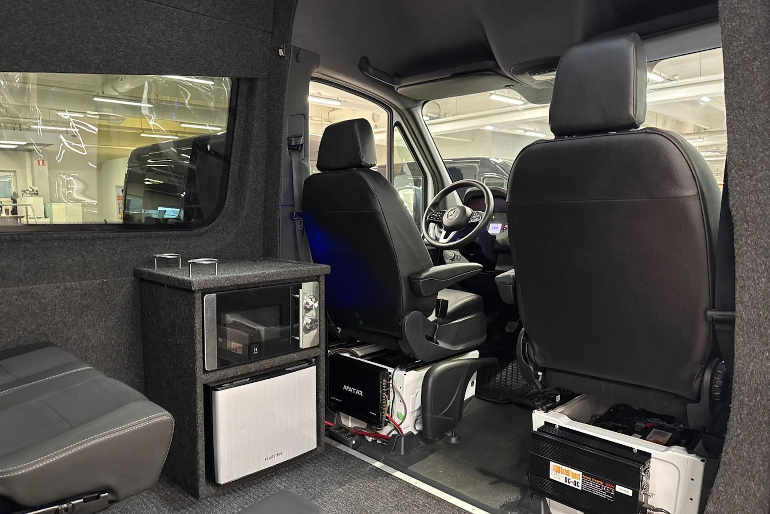 valkoinen Mercedes-Benz Sprinter 2019 kuva 15.