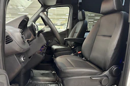 valkoinen Mercedes-Benz Sprinter 2019 kuva 19.
