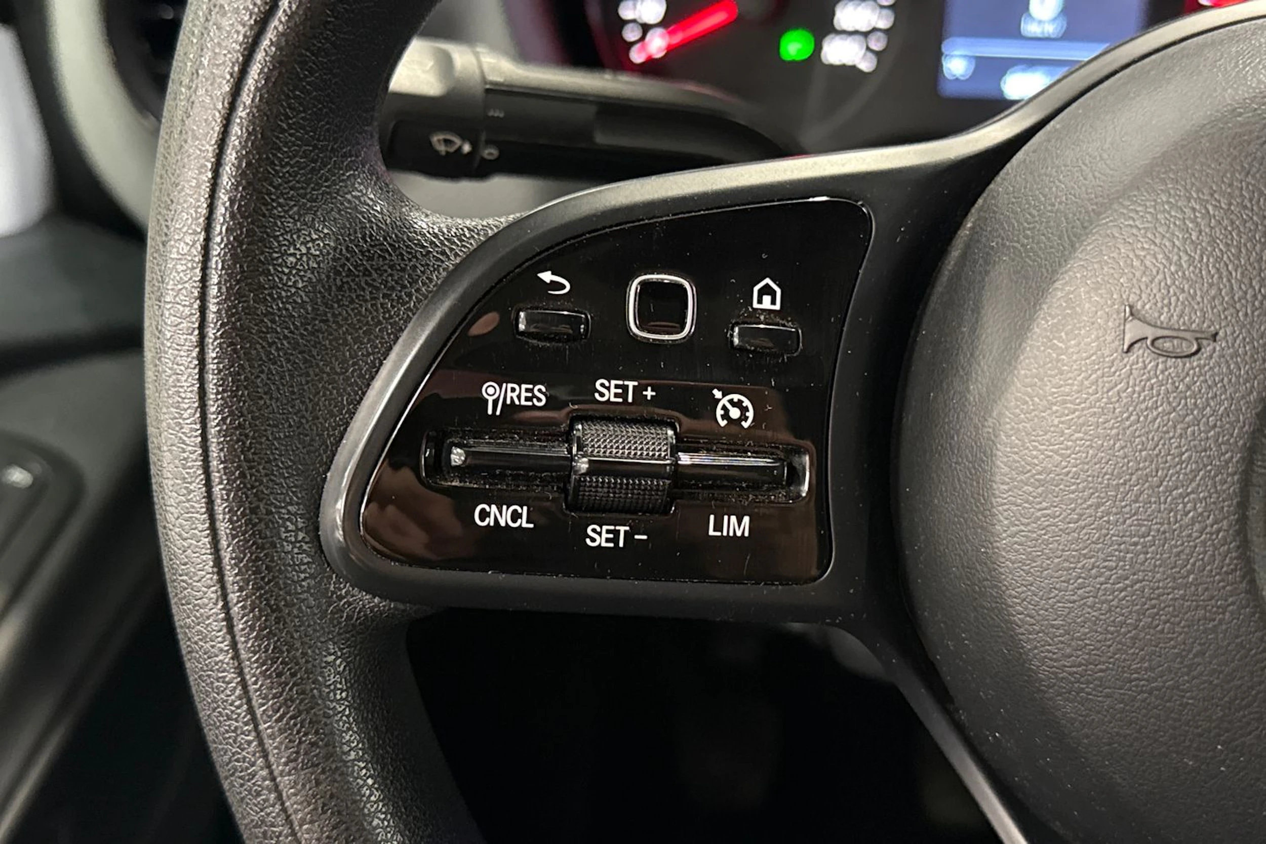 valkoinen Mercedes-Benz Sprinter 2019 kuva 21.