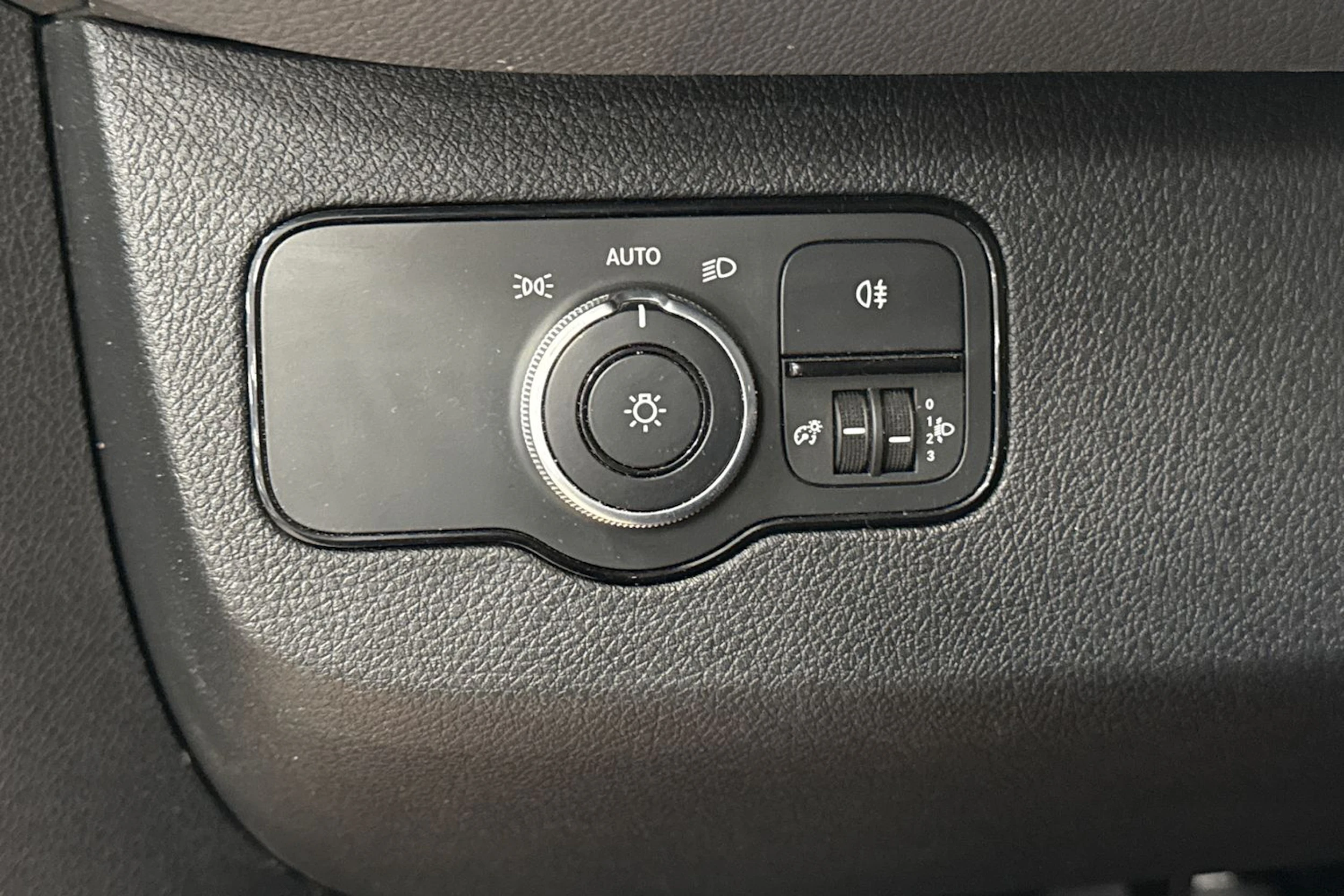valkoinen Mercedes-Benz Sprinter 2019 kuva 23.