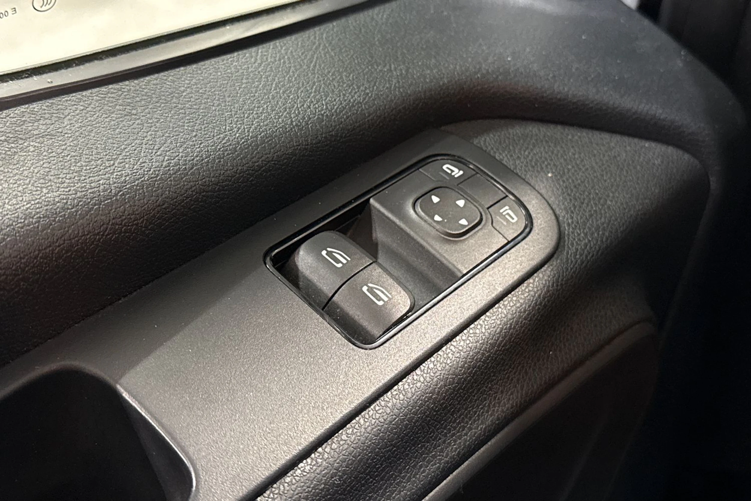 valkoinen Mercedes-Benz Sprinter 2019 kuva 24.