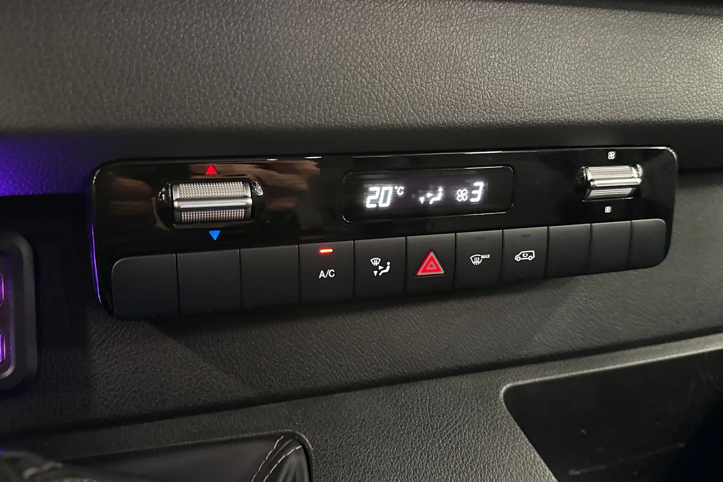 valkoinen Mercedes-Benz Sprinter 2019 kuva 25.