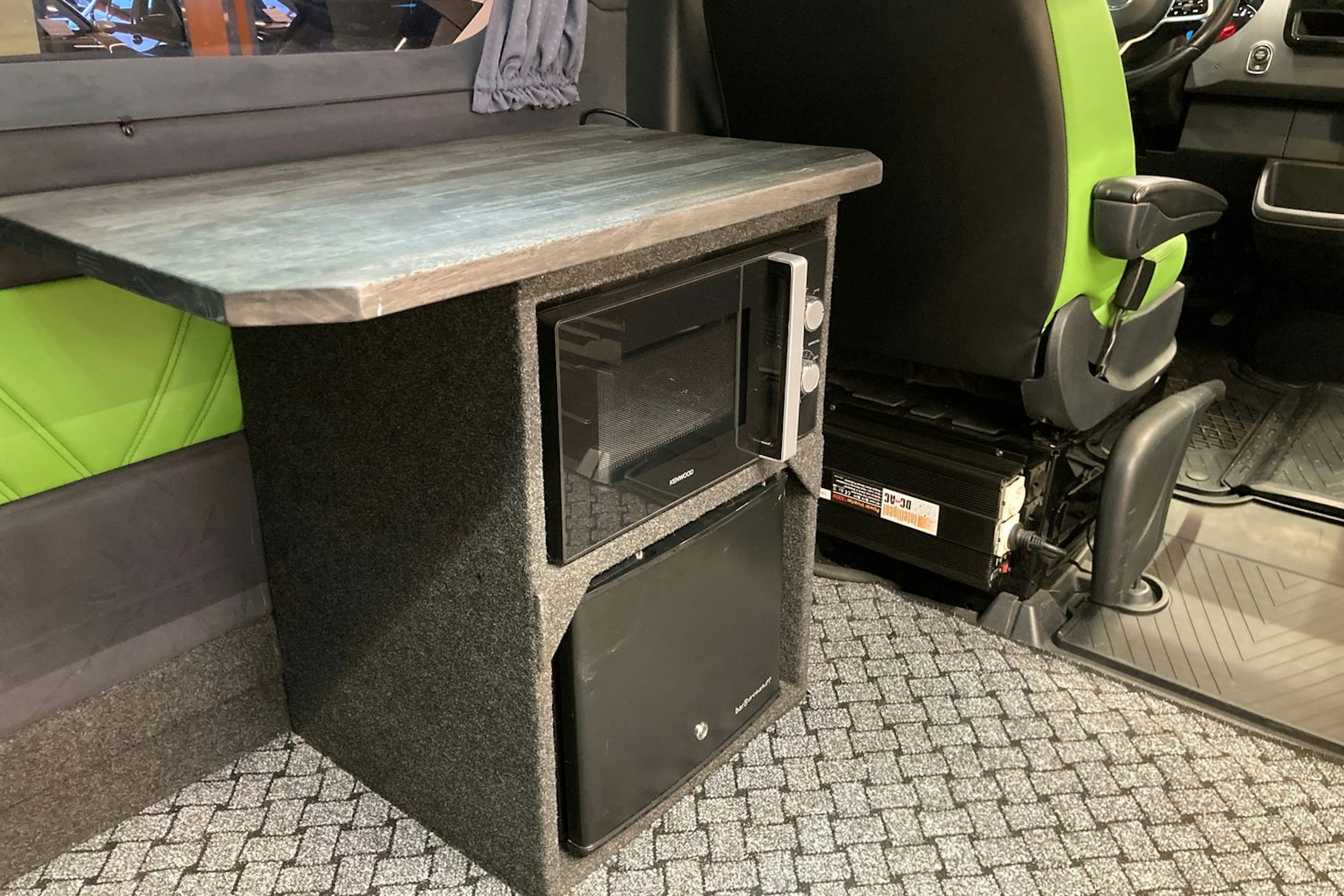musta Mercedes-Benz Sprinter 2019 kuva 14.