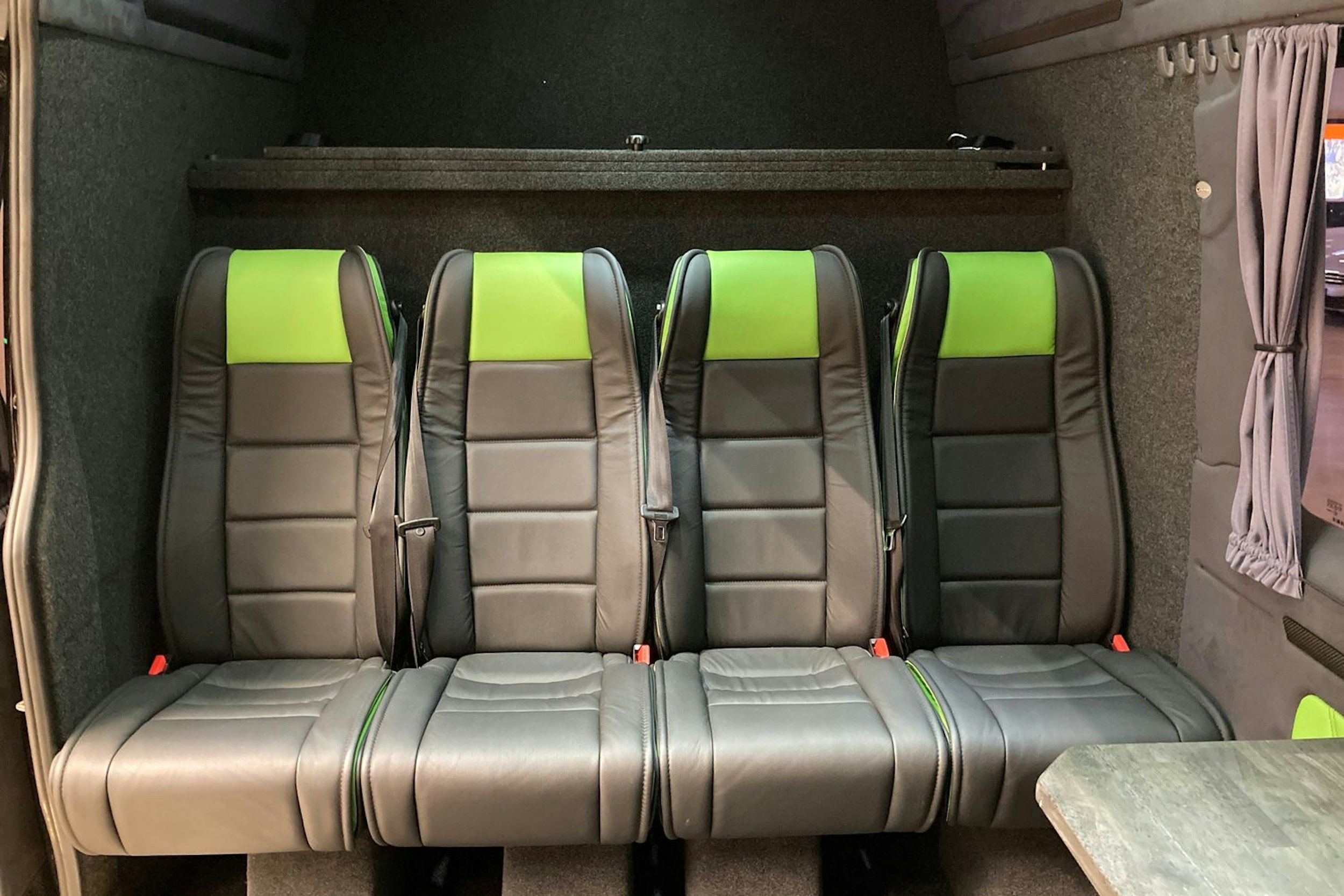 musta Mercedes-Benz Sprinter 2019 kuva 15.