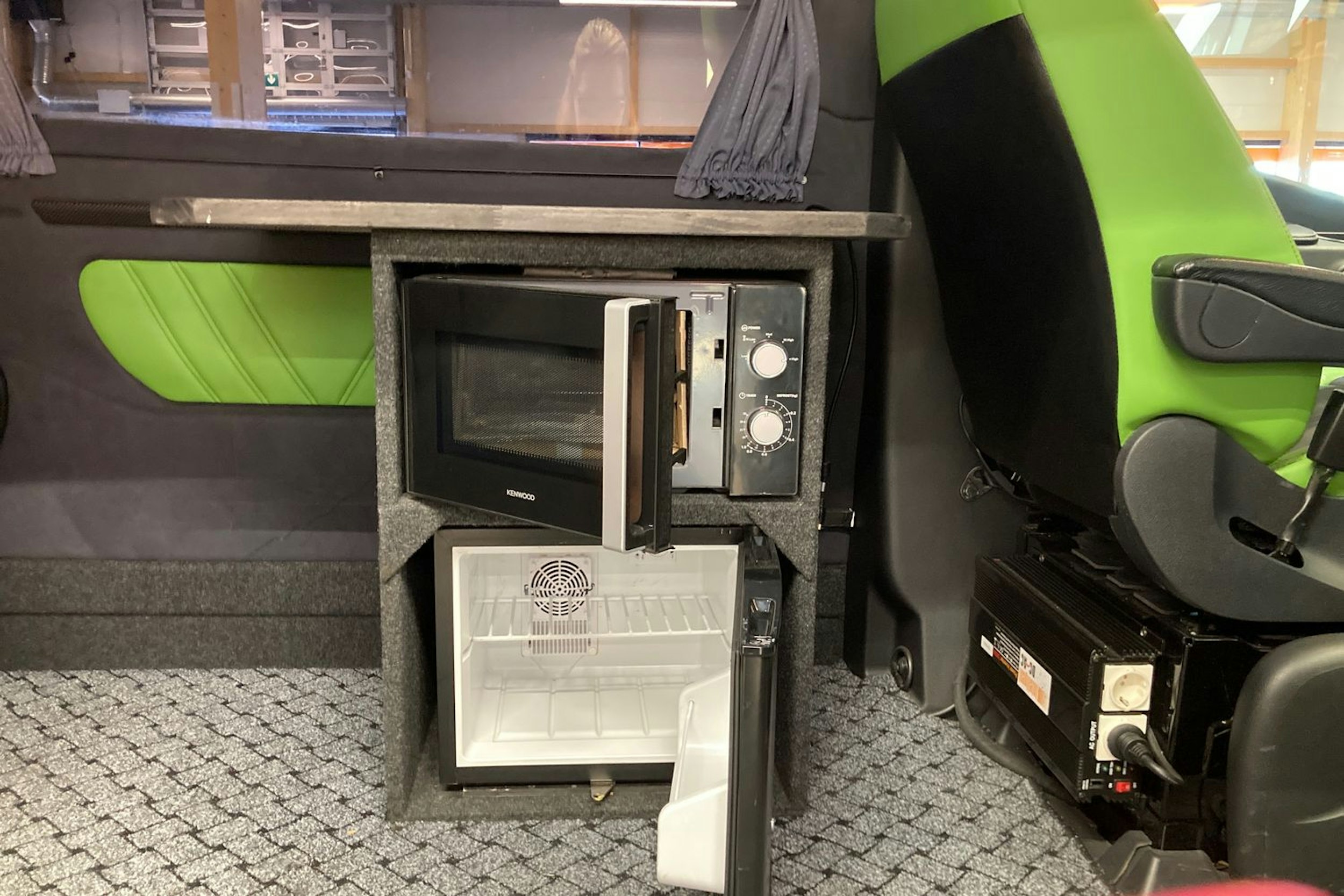 musta Mercedes-Benz Sprinter 2019 kuva 23.