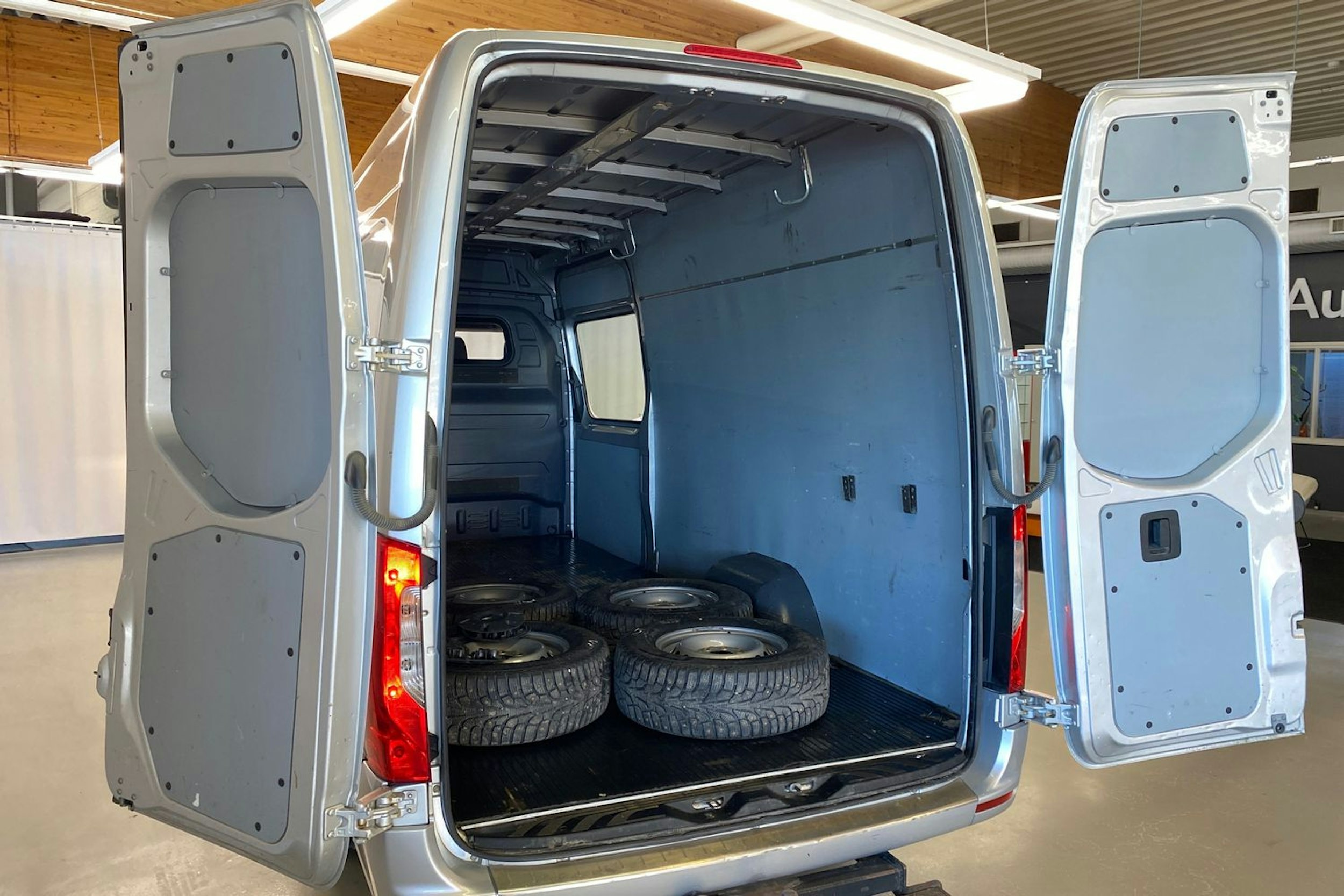 harmaa Mercedes-Benz Sprinter 2019 kuva 23.