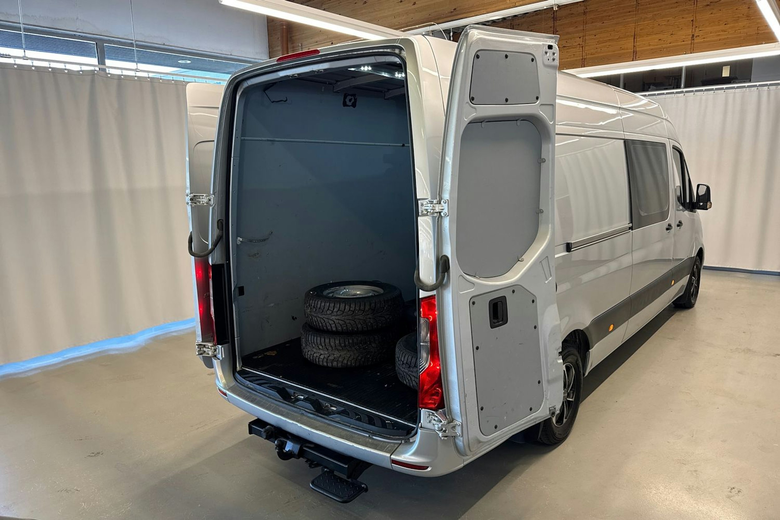 harmaa Mercedes-Benz Sprinter 2019 kuva 27.