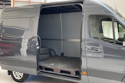 harmaa Mercedes-Benz Sprinter 2019 kuva 13.