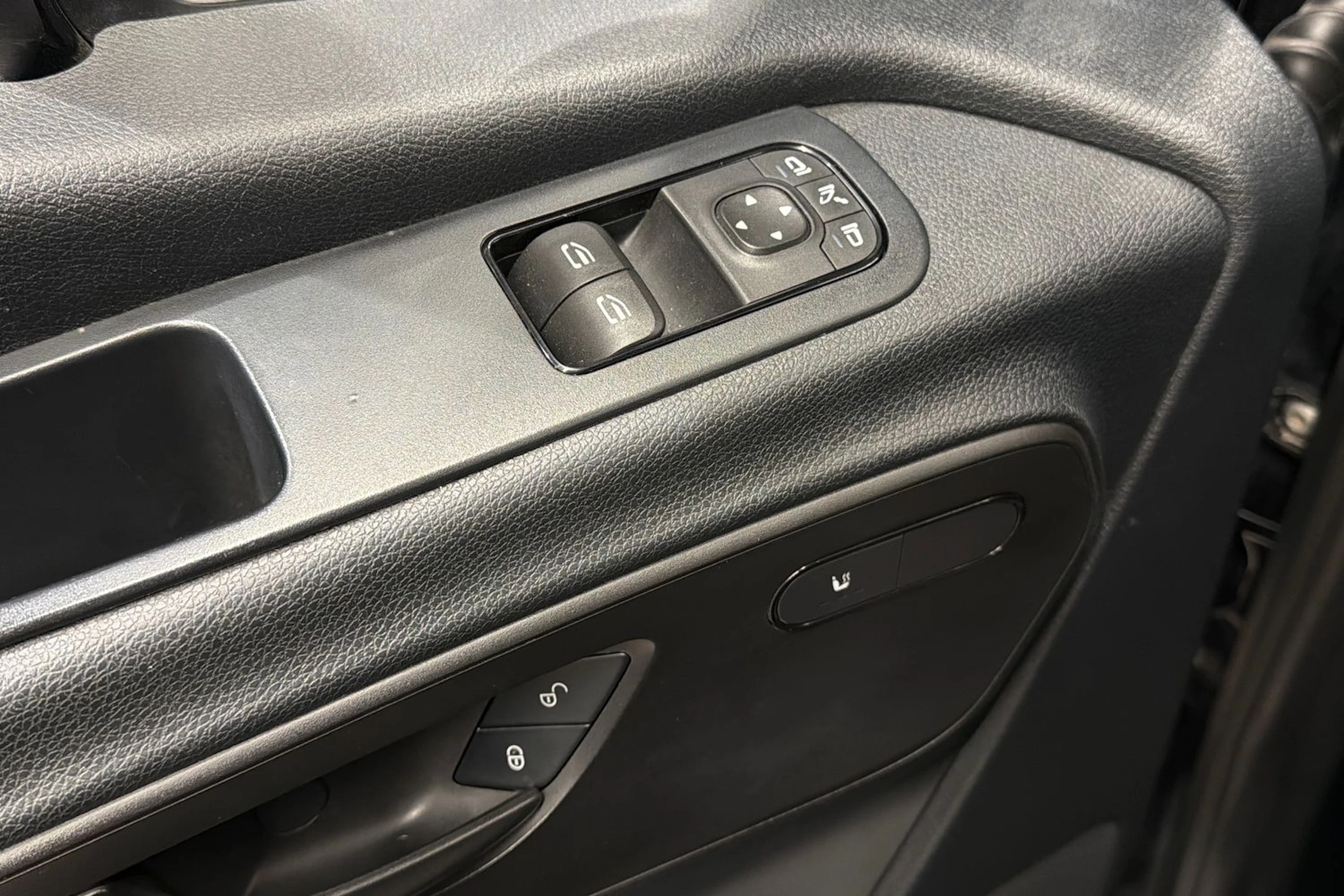 Musta Mercedes-Benz SPRINTER 2019 kuva 15.