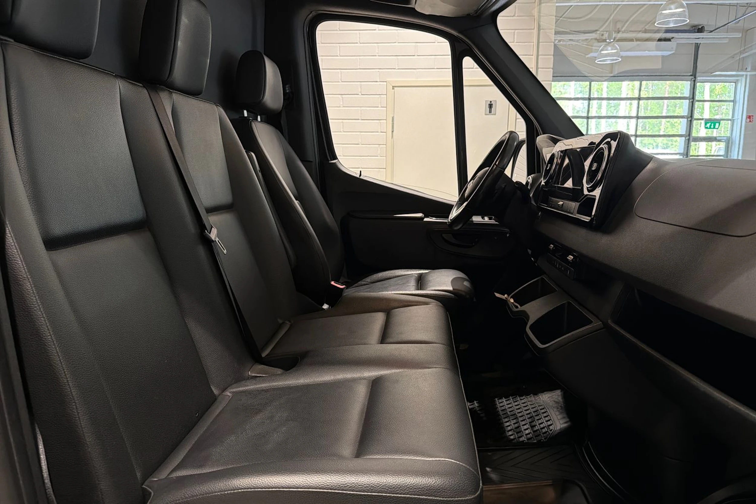 Musta Mercedes-Benz SPRINTER 2019 kuva 25.