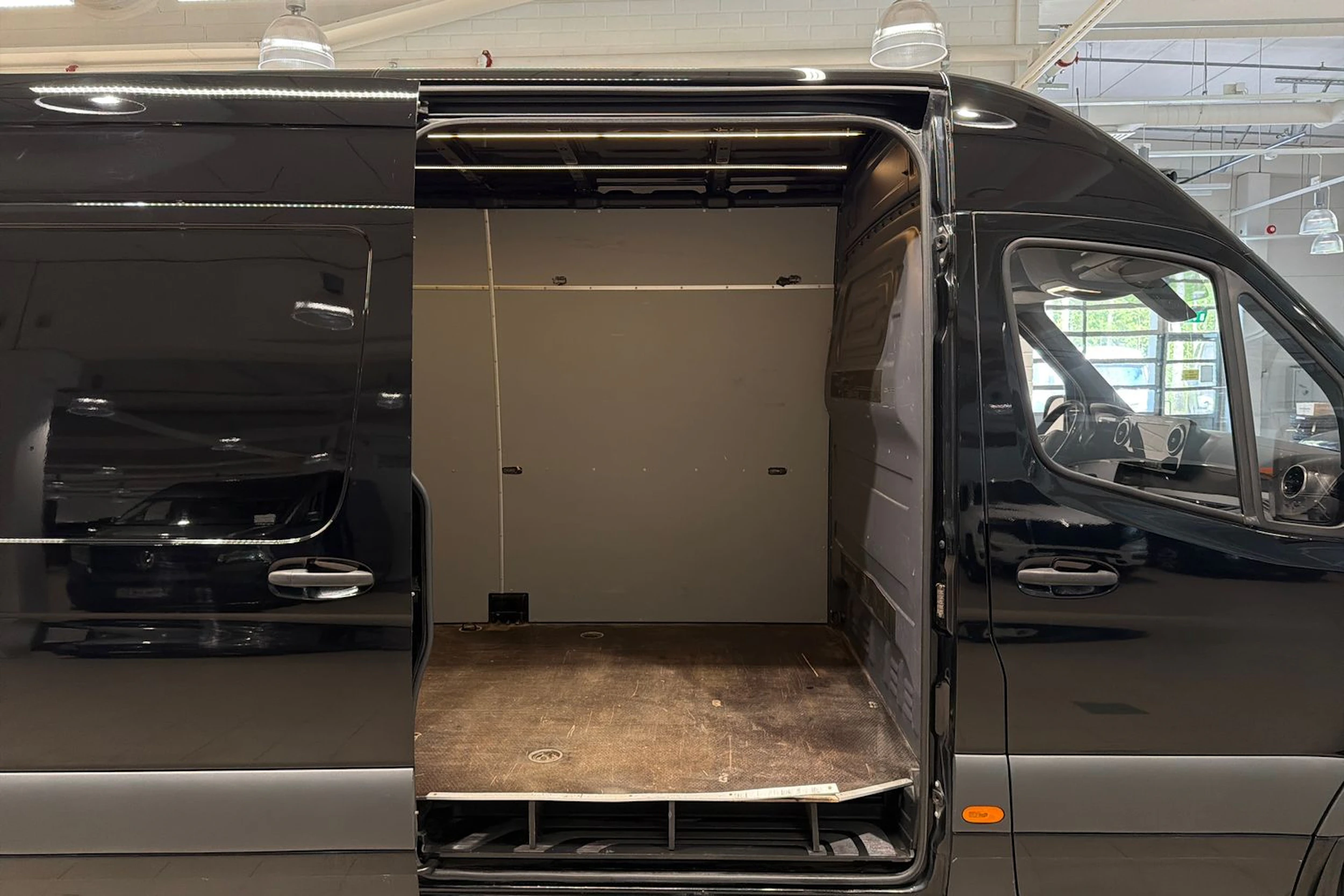 Musta Mercedes-Benz SPRINTER 2019 kuva 26.