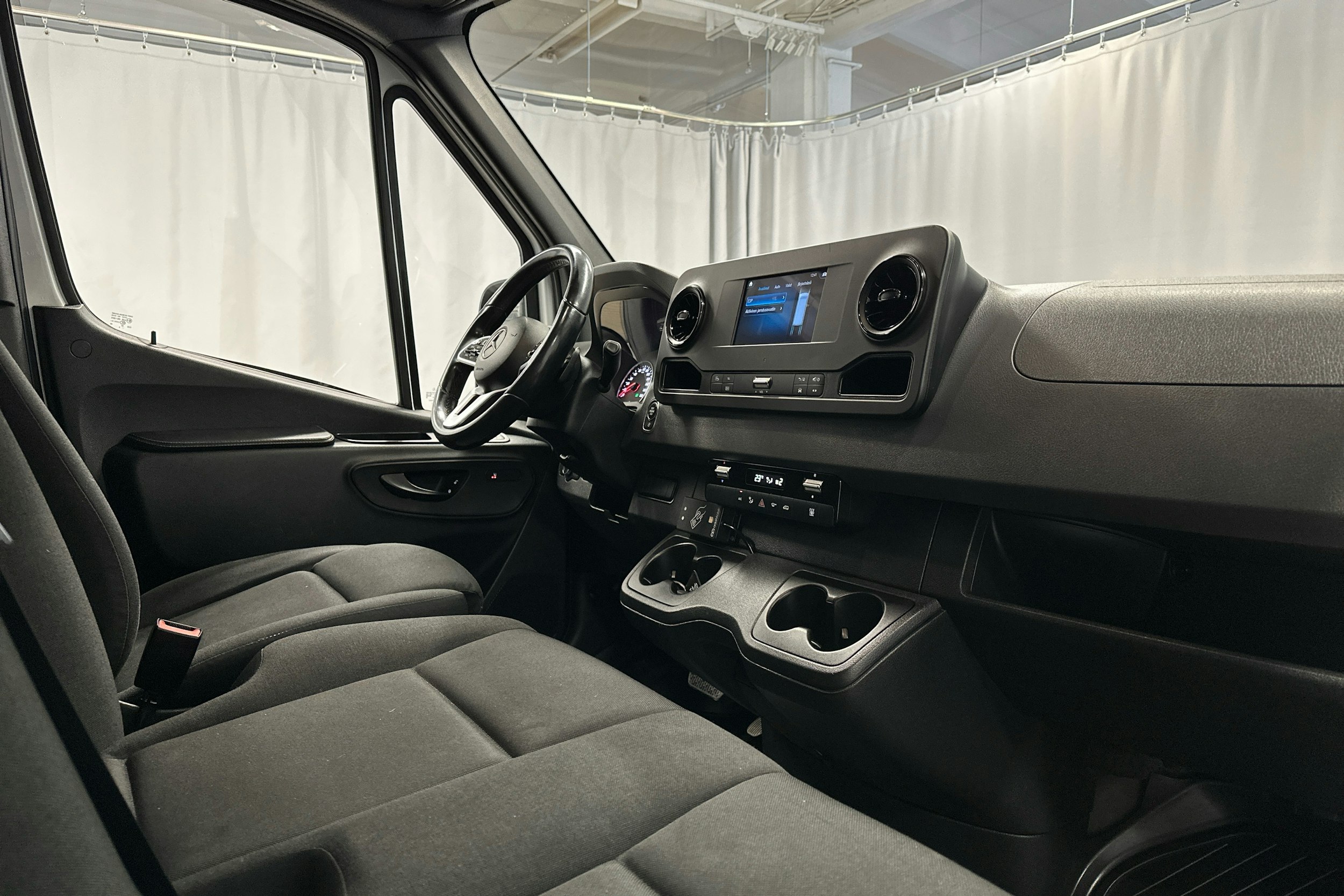 valkoinen Mercedes-Benz Sprinter 2020 kuva 6.