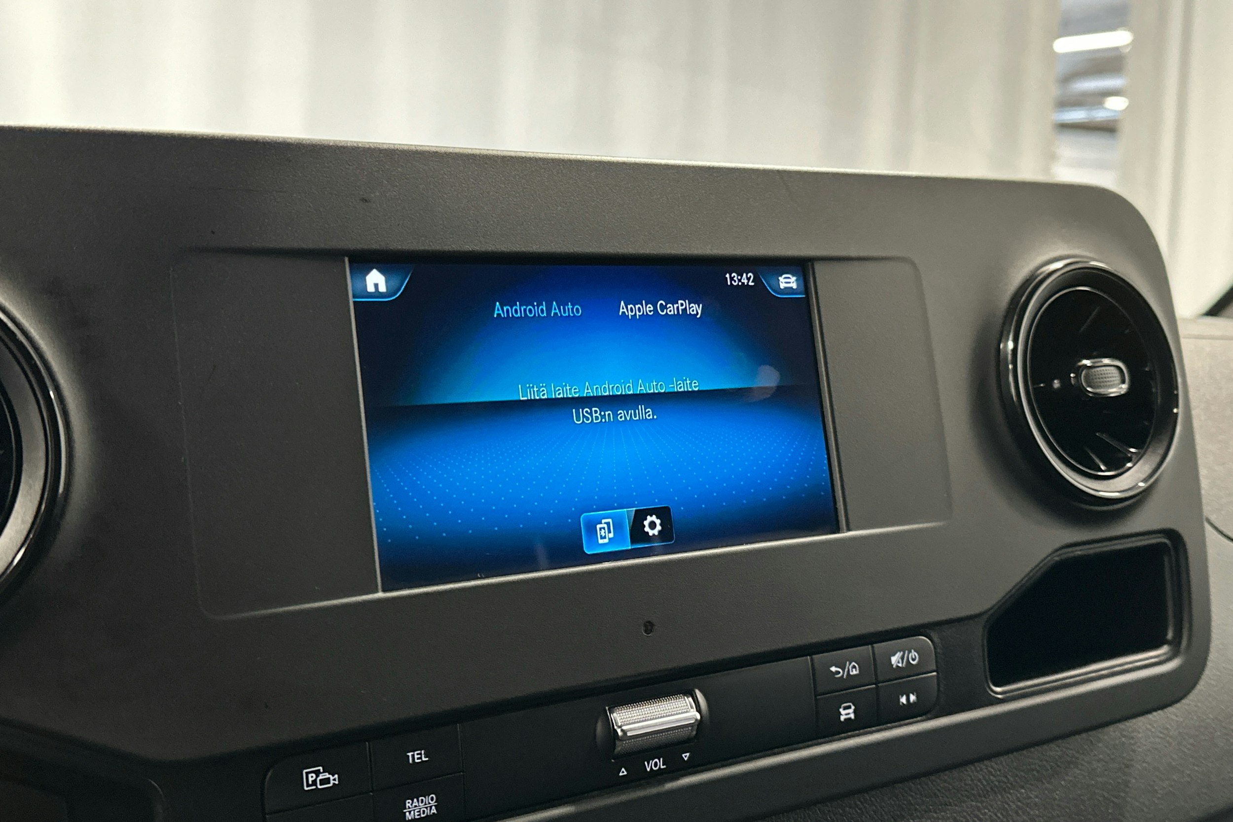 valkoinen Mercedes-Benz Sprinter 2020 kuva 12.
