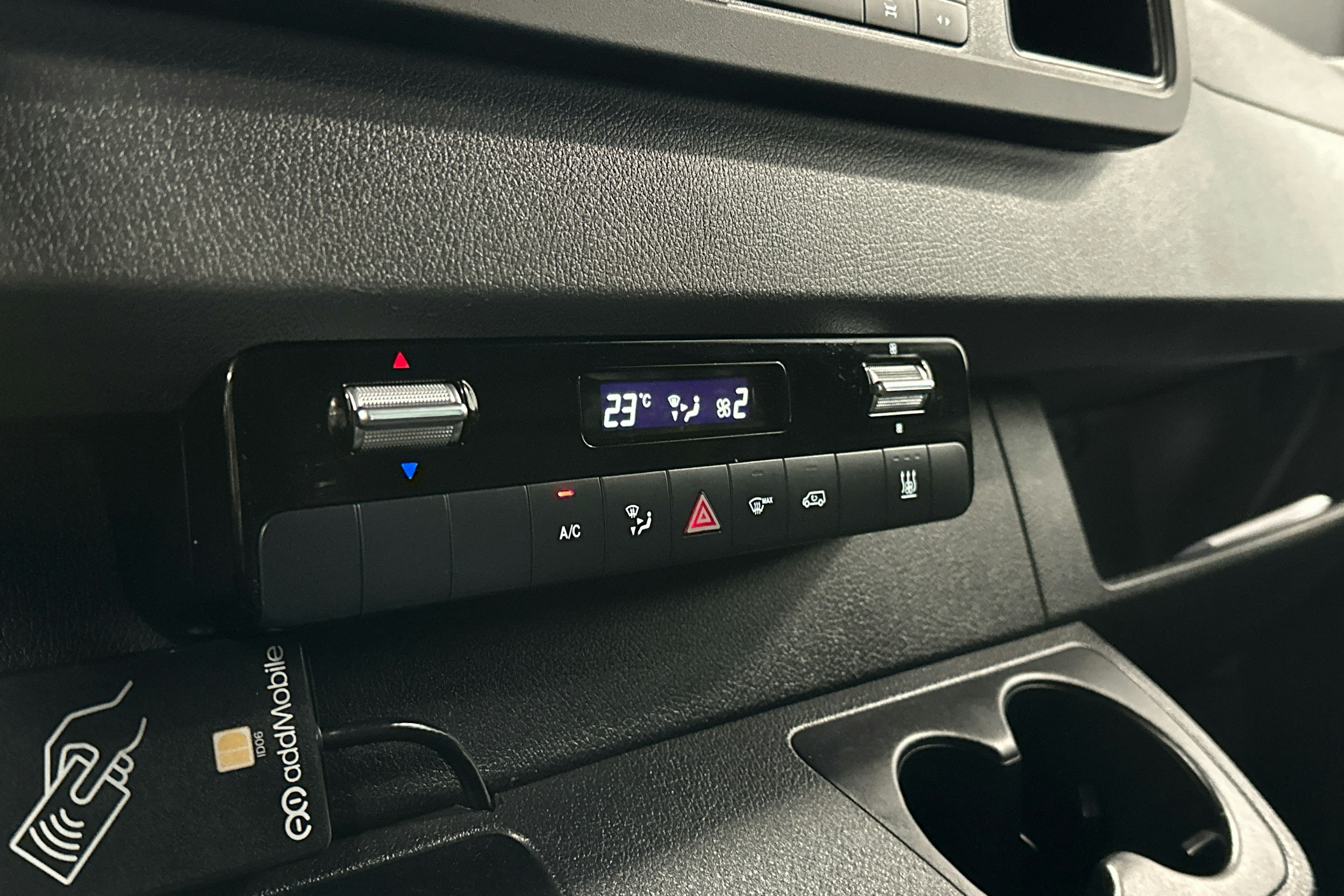 valkoinen Mercedes-Benz Sprinter 2020 kuva 14.