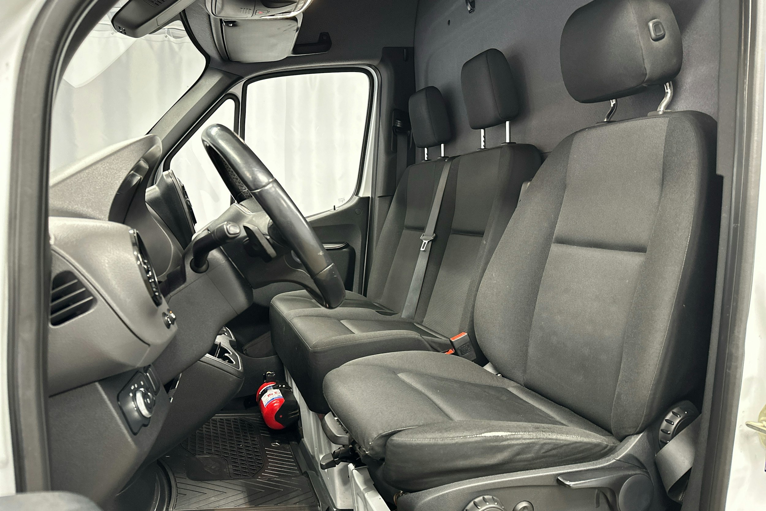 valkoinen Mercedes-Benz Sprinter 2020 kuva 16.