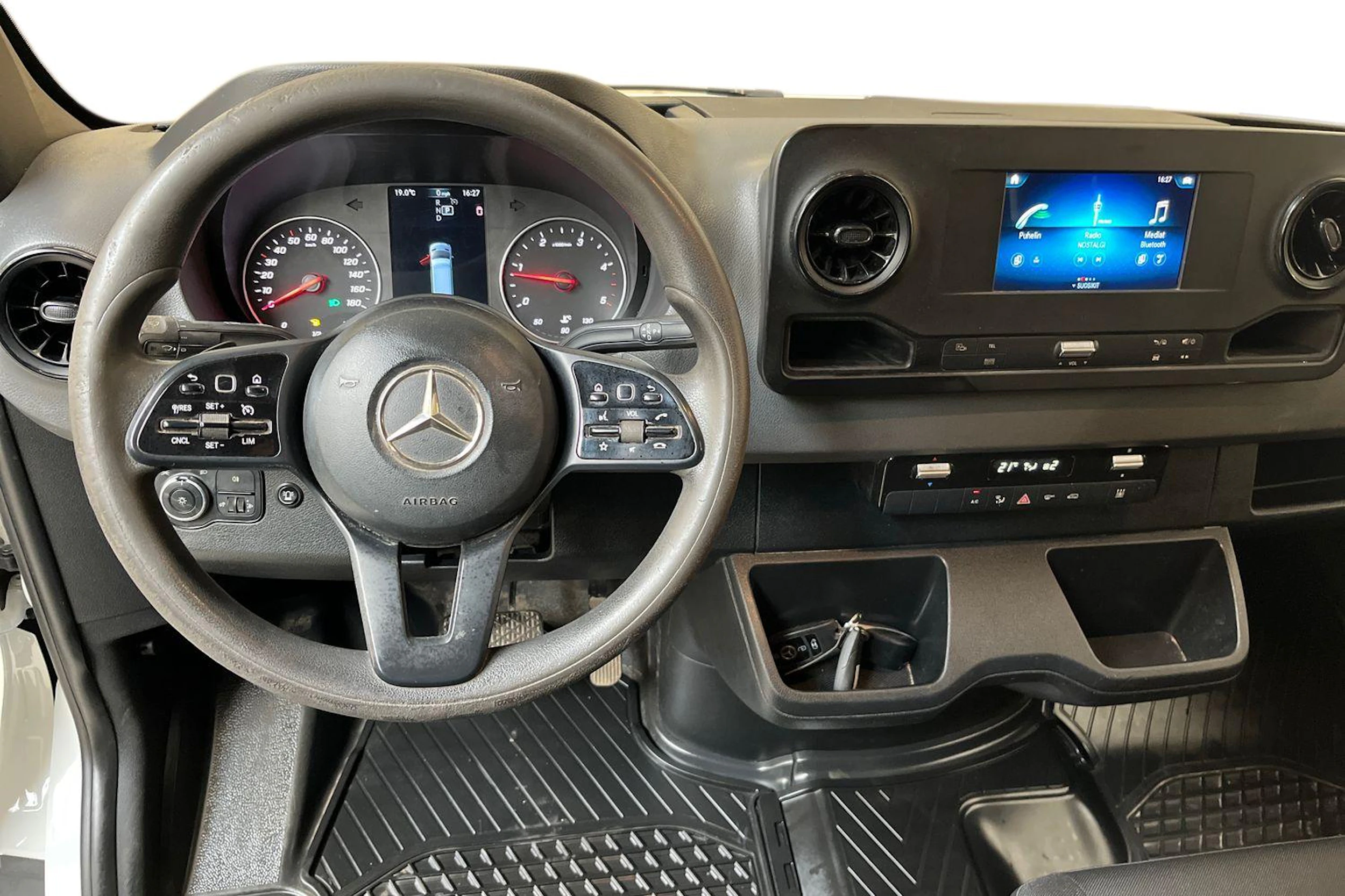 valkoinen Mercedes-Benz Sprinter 2020 kuva 9.