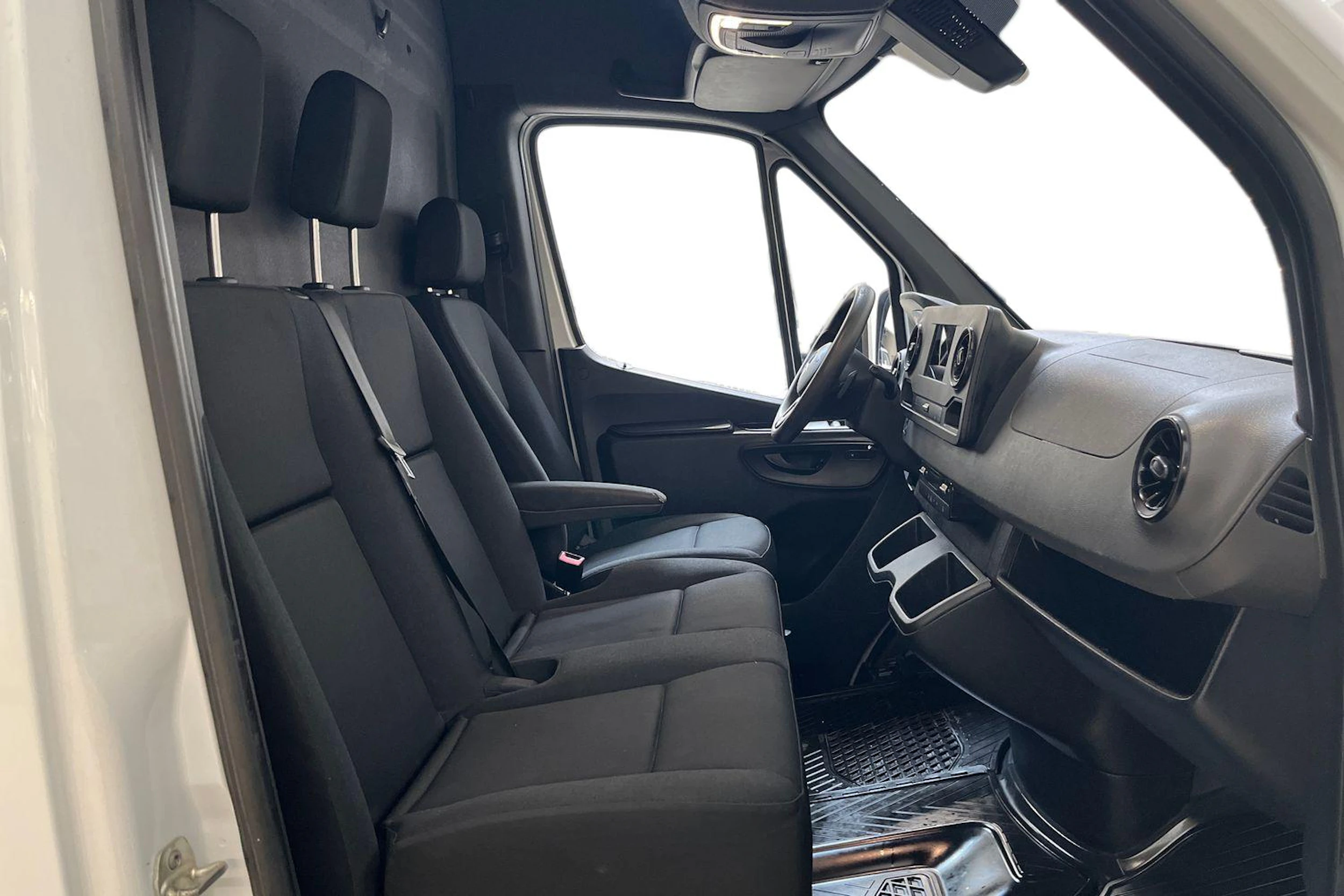 valkoinen Mercedes-Benz Sprinter 2020 kuva 11.